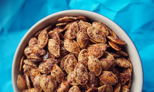 Roasted Cinnamon Pumpkin Seeds – A Healthy Holiday Treat!