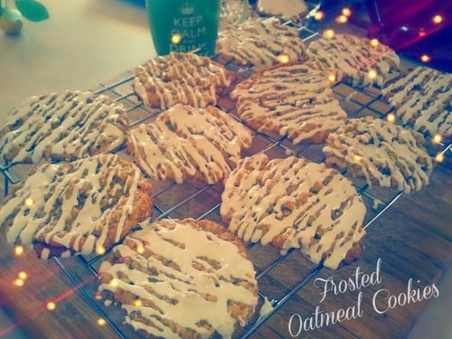 Frosted Oatmeal Cookies (THE FREAKING BEST)