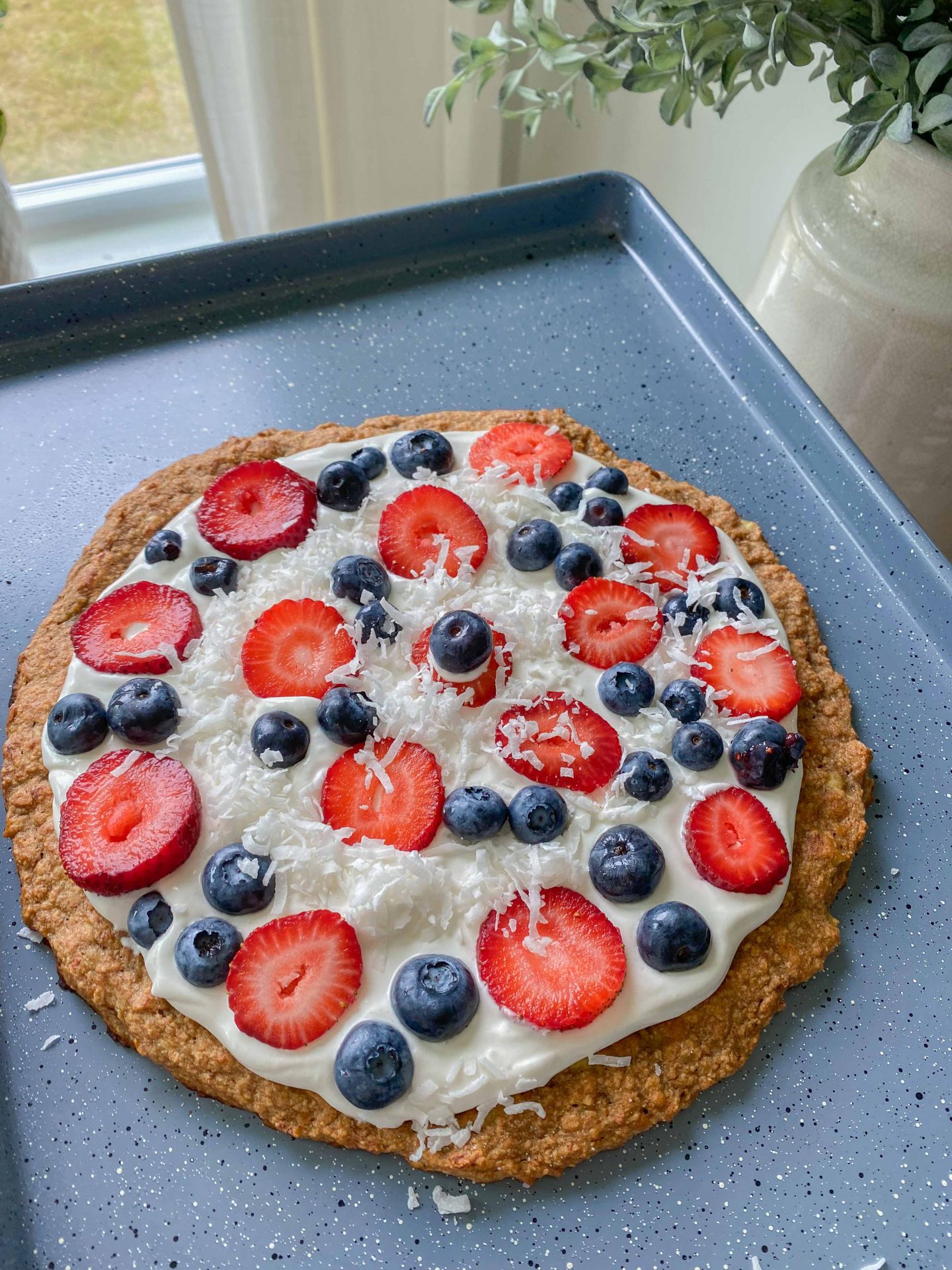 graham cracker crust, fruit pizza, dessert pizza, fourth of July, 4th of July, berries, gluten-free, dairy free, banana crust 