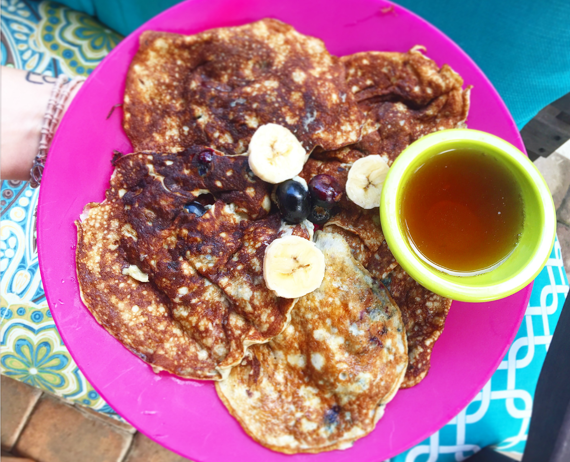  banana-egg pancakes with protein powder and blueberries
