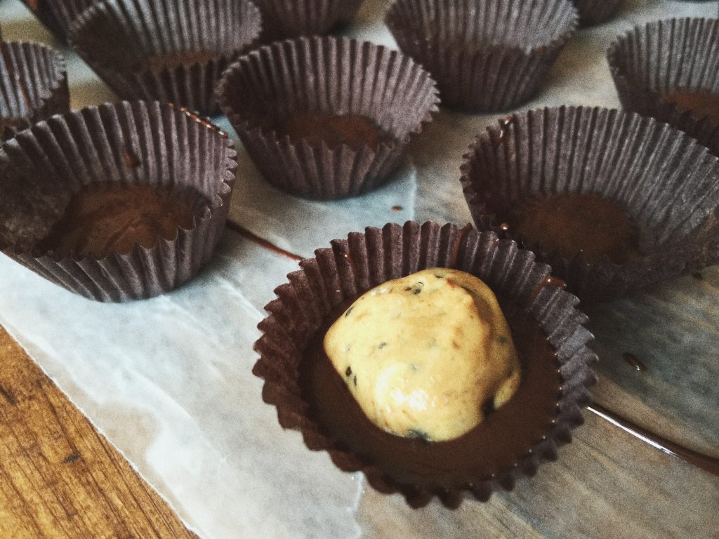 Homemade Protein Packed Peanut Butter Cups Made With 60 % Dark Chocolate + Flaxseeds, Chia Seeds, Coconut Oil & Honey!