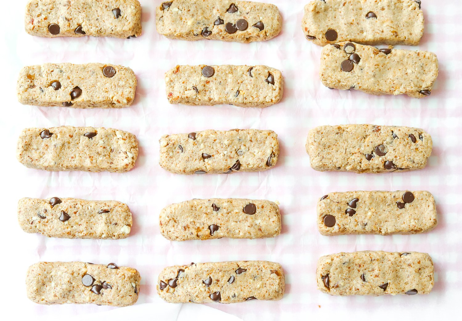homemade protein bars, protein bars, homemade protein balls, orgain protein powder, almond protein bars, vegan protein bars, healthy protein bars for kids, vegan chocolate chips, date protein bars, peanut-free protein bars, healthy eating, gluten free, grain free, low calorie, homage protein cookie dough