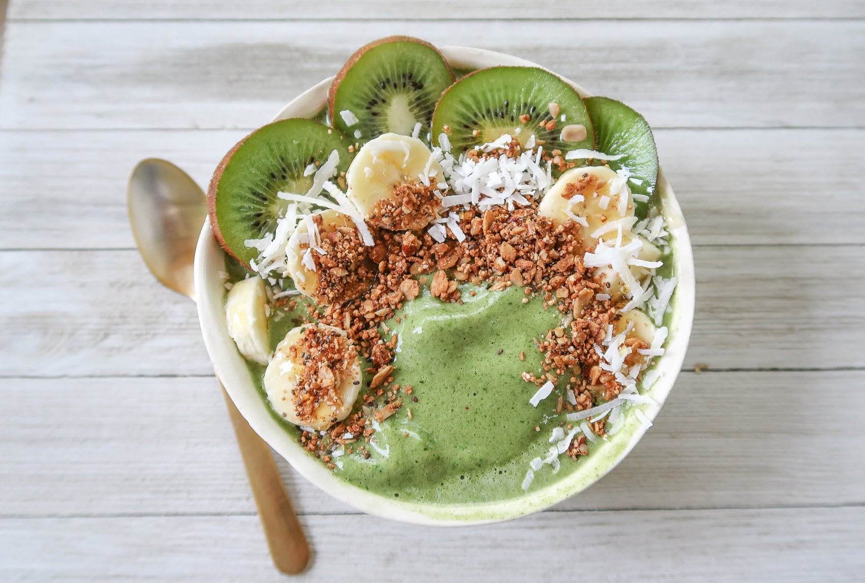 green smoothie bowl, protein, pre run, green kale, purely Elizabeth, coconut, kiwi, banana, healthy eating, food, gluten free, dairy free