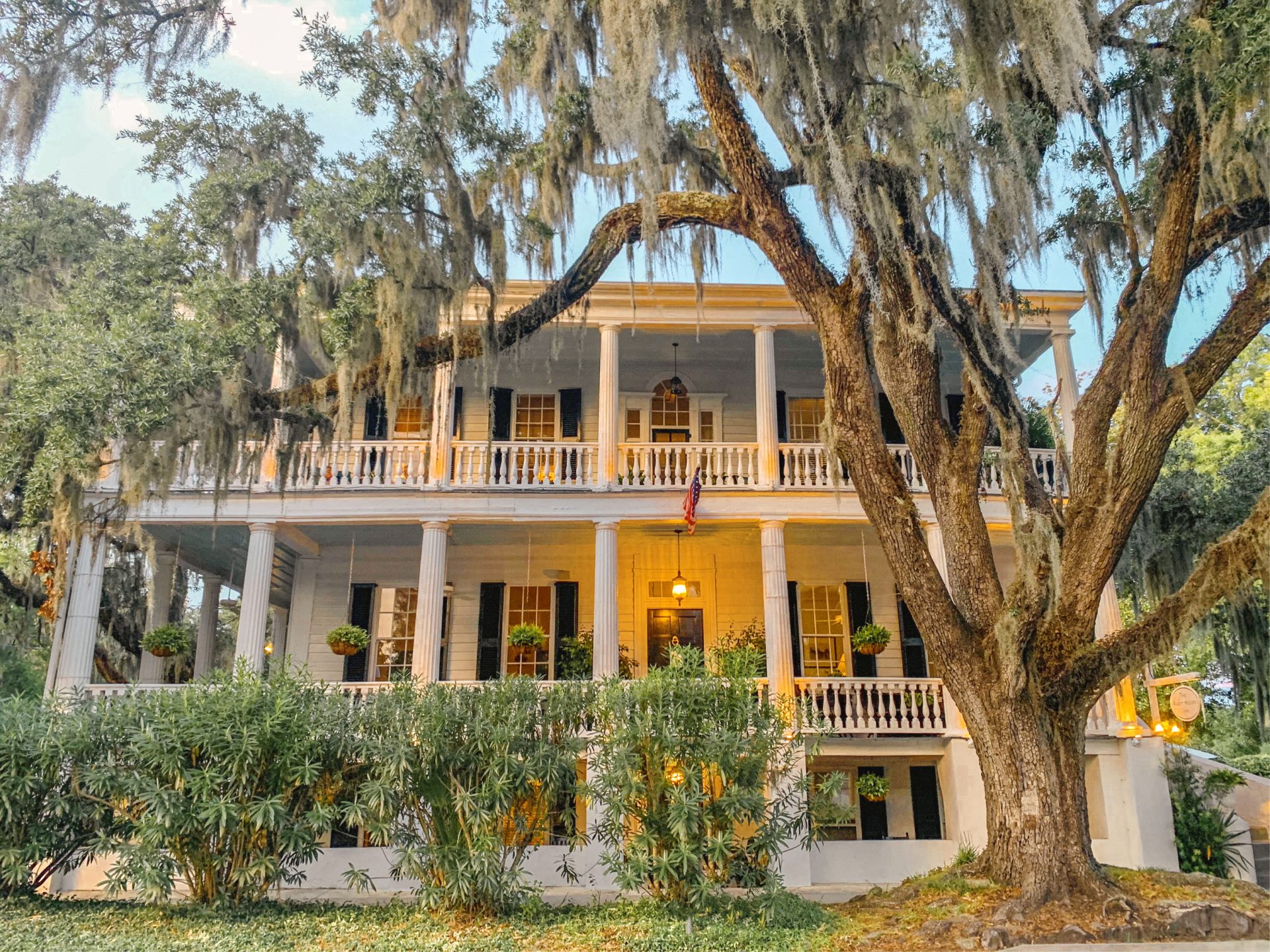 Beaufort travel, Thomas Rhett house, bed and breakfast, low country, travel guide, weekend trip, road trip, marsh, where to eat, where to stay, what to do, southern, Spanish moss, beautiful travel