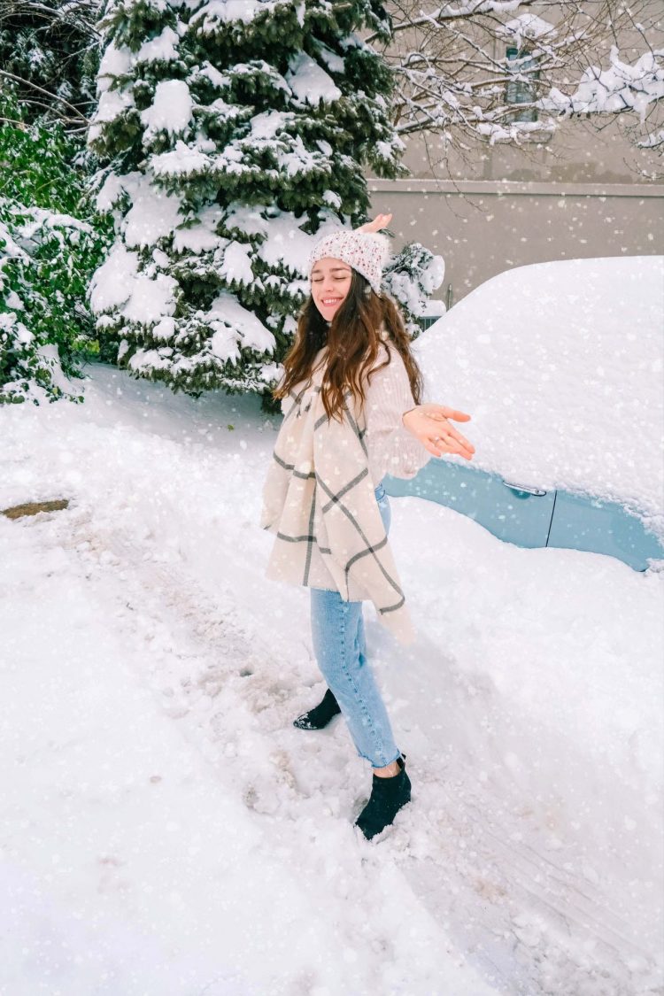 Embracing the Winter Snow Storm in the City | Fun Photos - Simply ...