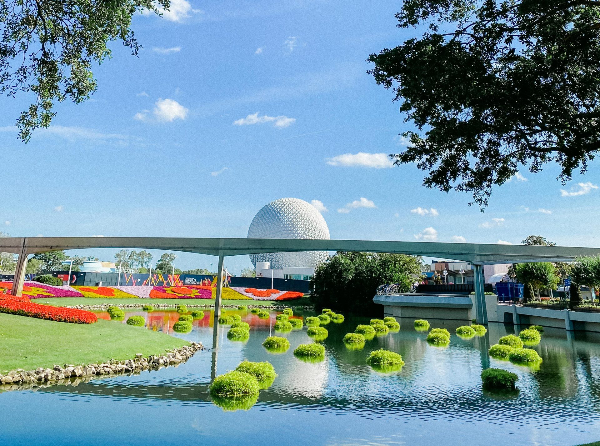 Epcot, drinks, food, Walt Disney World, Flower and Garden Festival, What We Ate At Epcot 2021, travel guide, Orlando Florida, Epcot blog, what is good at Epcot, what to get at Epcot, flowers, ultimate travel guide to walt disney world, skyliner, parks, park hopper, 