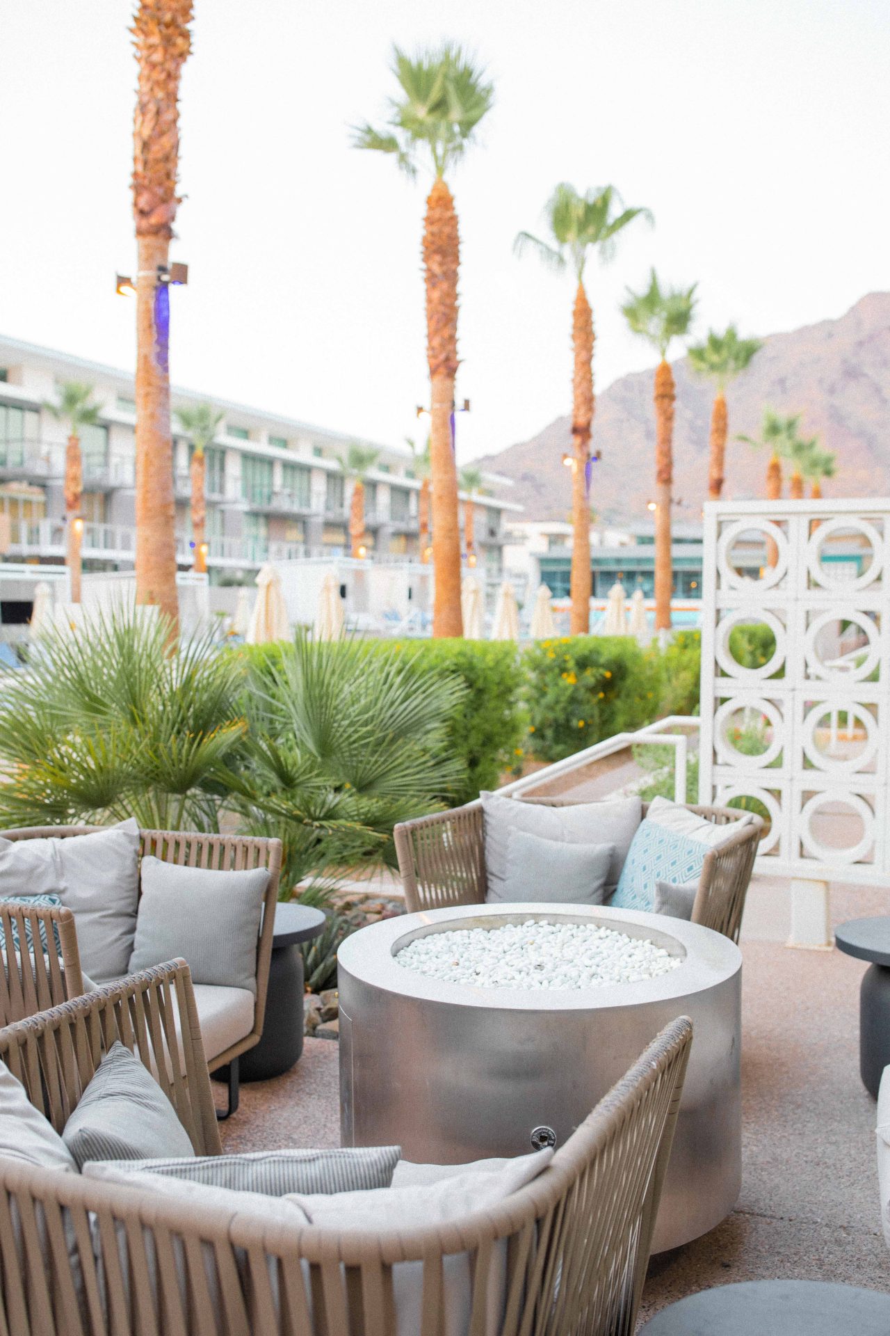 mountain shadows resort scottsdale Arizona, luxury resort, travel guide, scottsdale Arizona travel guide, pool day, blog, blog post, healthy poolside day, dressing, avocado toast, drinks by the pool, honeymoon, what to do in scottsdale