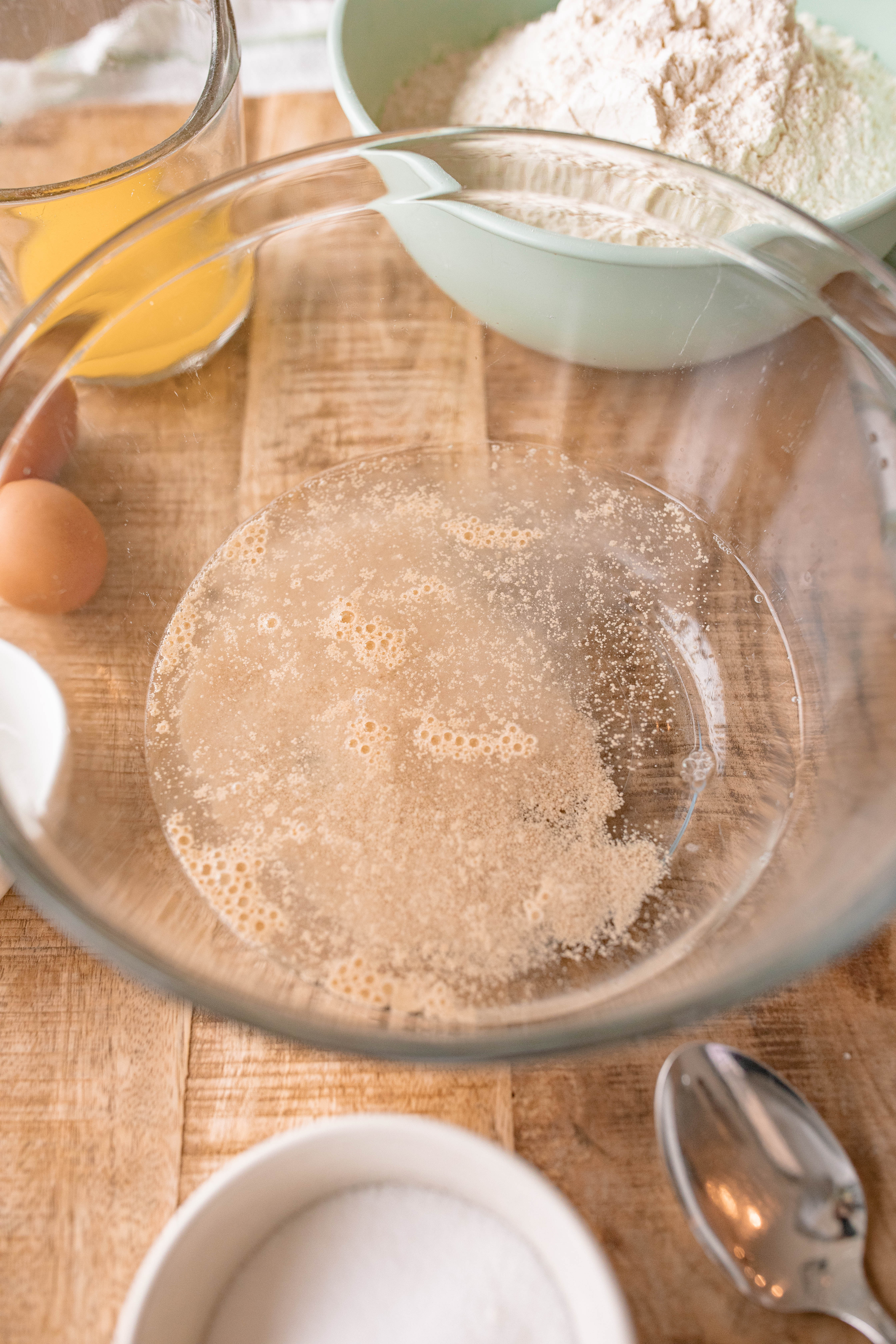 yeast cinnamon rolls, cinnamon roll icing, easy cinnamon rolls, 2 hour recipe, breakfast, dry active yeast rolls, frosted cinnamon rolls, easy cinnamon roll recipe, fluffy cinnamon rolls, pillowy, vanilla buttercream icing, baking