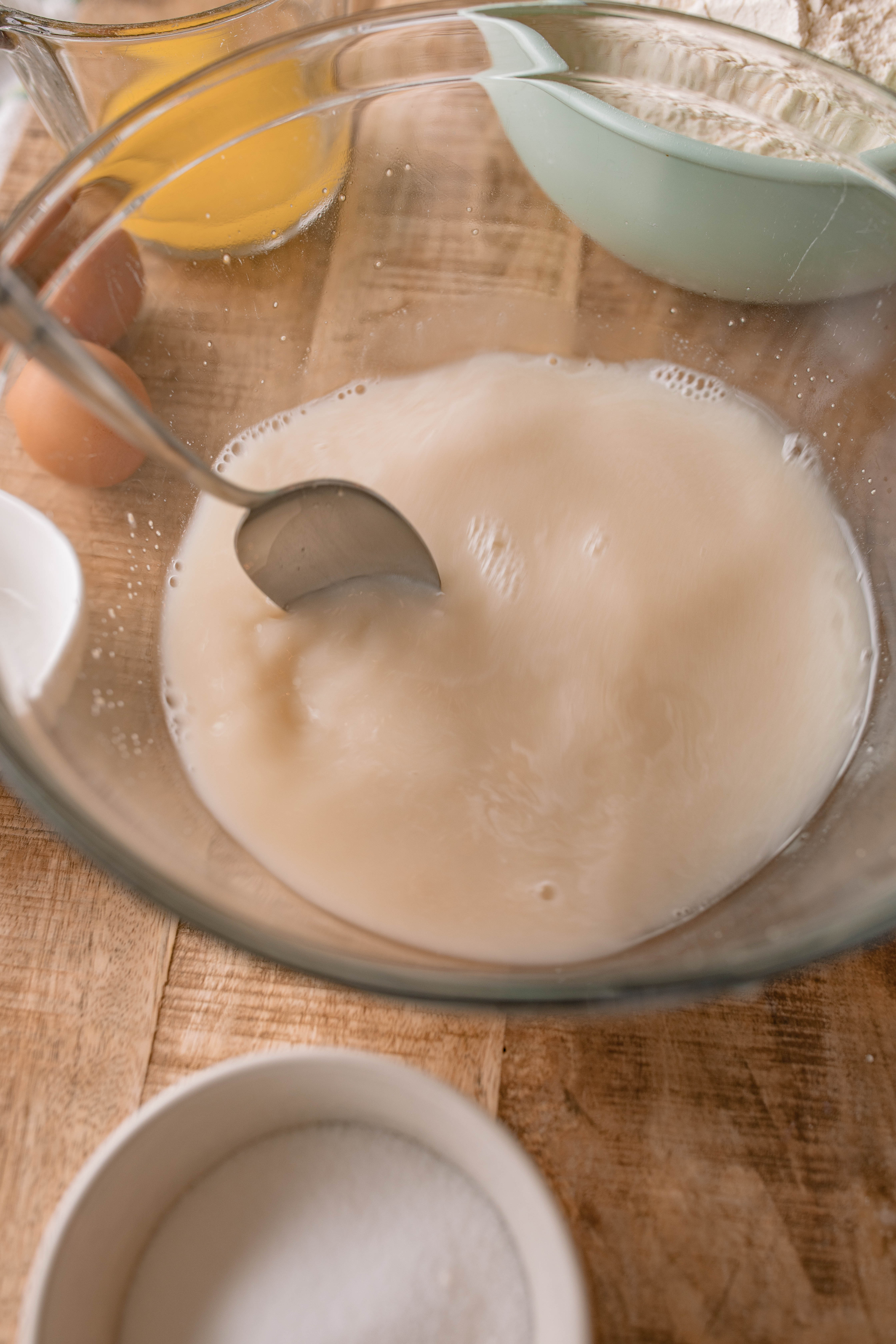 yeast cinnamon rolls, cinnamon roll icing, easy cinnamon rolls, 2 hour recipe, breakfast, dry active yeast rolls, frosted cinnamon rolls, easy cinnamon roll recipe, fluffy cinnamon rolls, pillowy, vanilla buttercream icing, baking