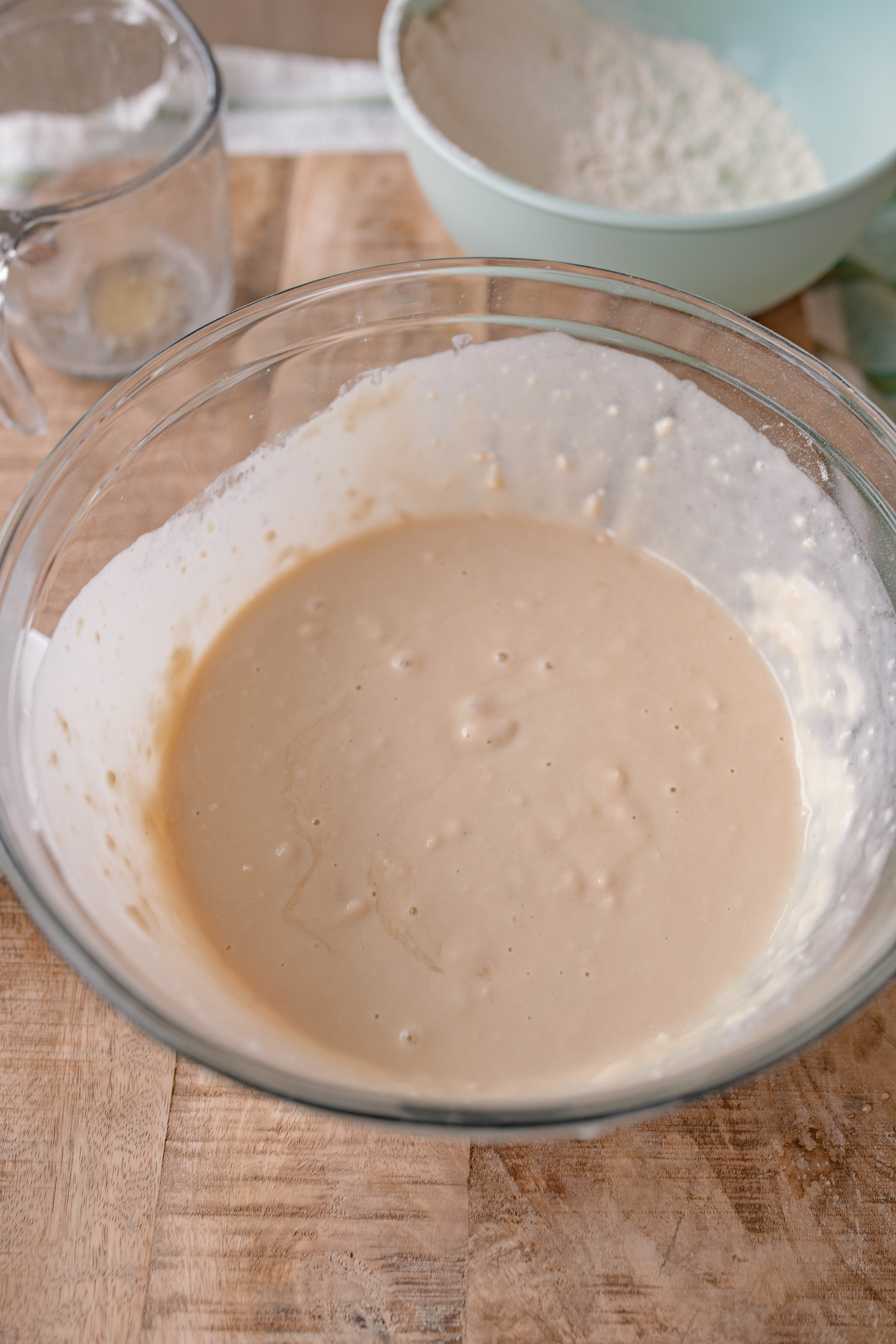 yeast cinnamon rolls, cinnamon roll icing, easy cinnamon rolls, 2 hour recipe, breakfast, dry active yeast rolls, frosted cinnamon rolls, easy cinnamon roll recipe, fluffy cinnamon rolls, pillowy, vanilla buttercream icing, baking