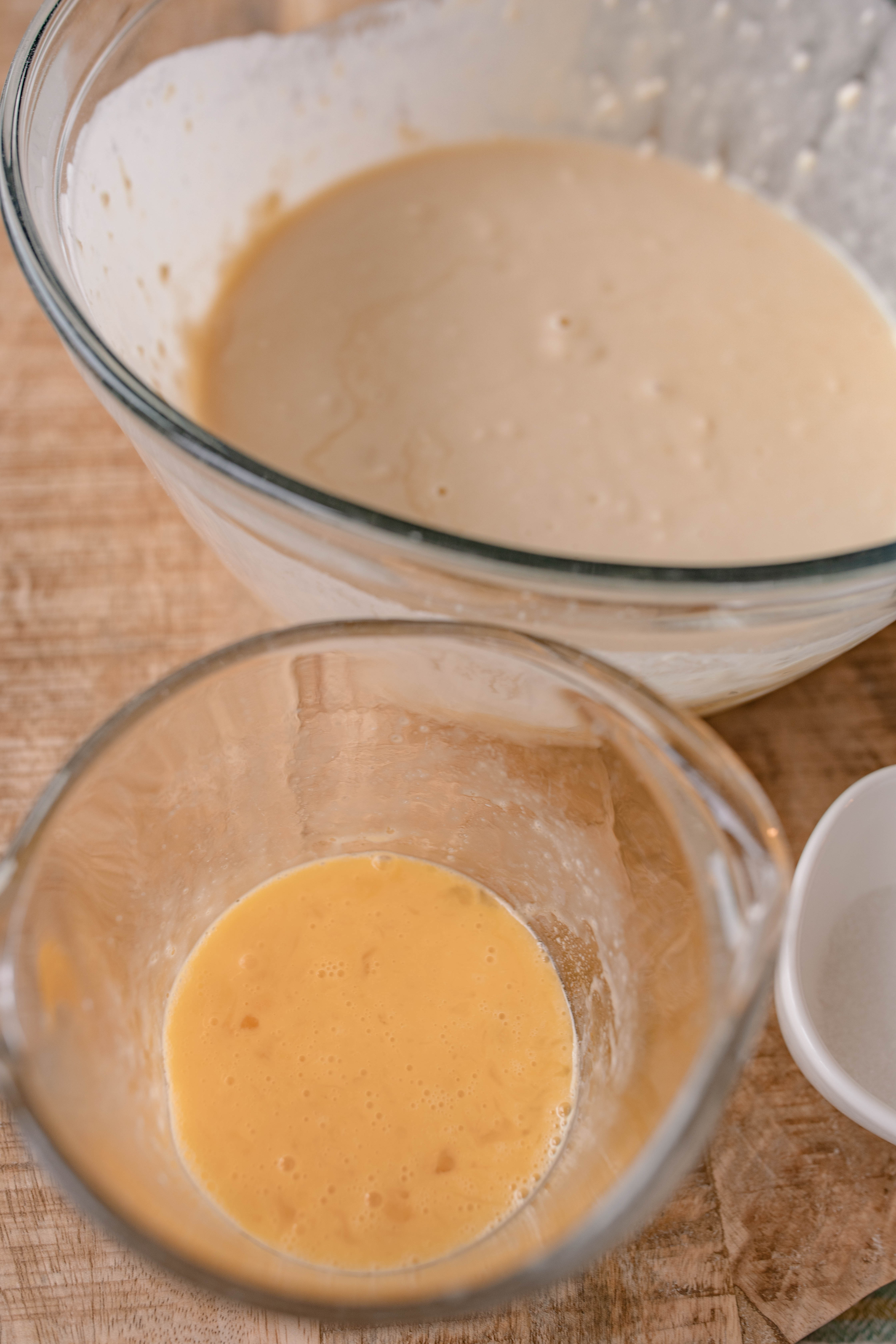 yeast cinnamon rolls, cinnamon roll icing, easy cinnamon rolls, 2 hour recipe, breakfast, dry active yeast rolls, frosted cinnamon rolls, easy cinnamon roll recipe, fluffy cinnamon rolls, pillowy, vanilla buttercream icing, baking