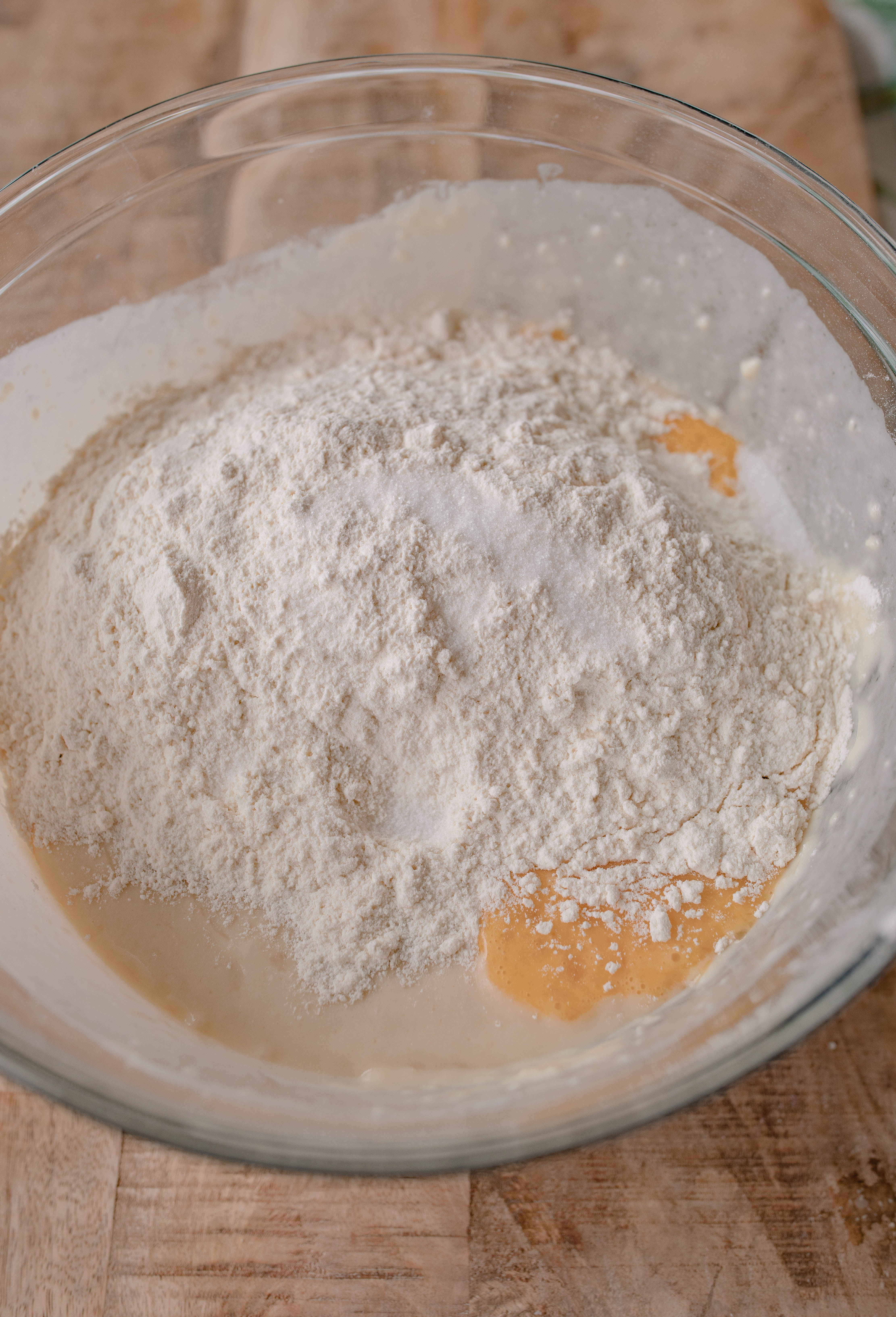 yeast cinnamon rolls, cinnamon roll icing, easy cinnamon rolls, 2 hour recipe, breakfast, dry active yeast rolls, frosted cinnamon rolls, easy cinnamon roll recipe, fluffy cinnamon rolls, pillowy, vanilla buttercream icing, baking