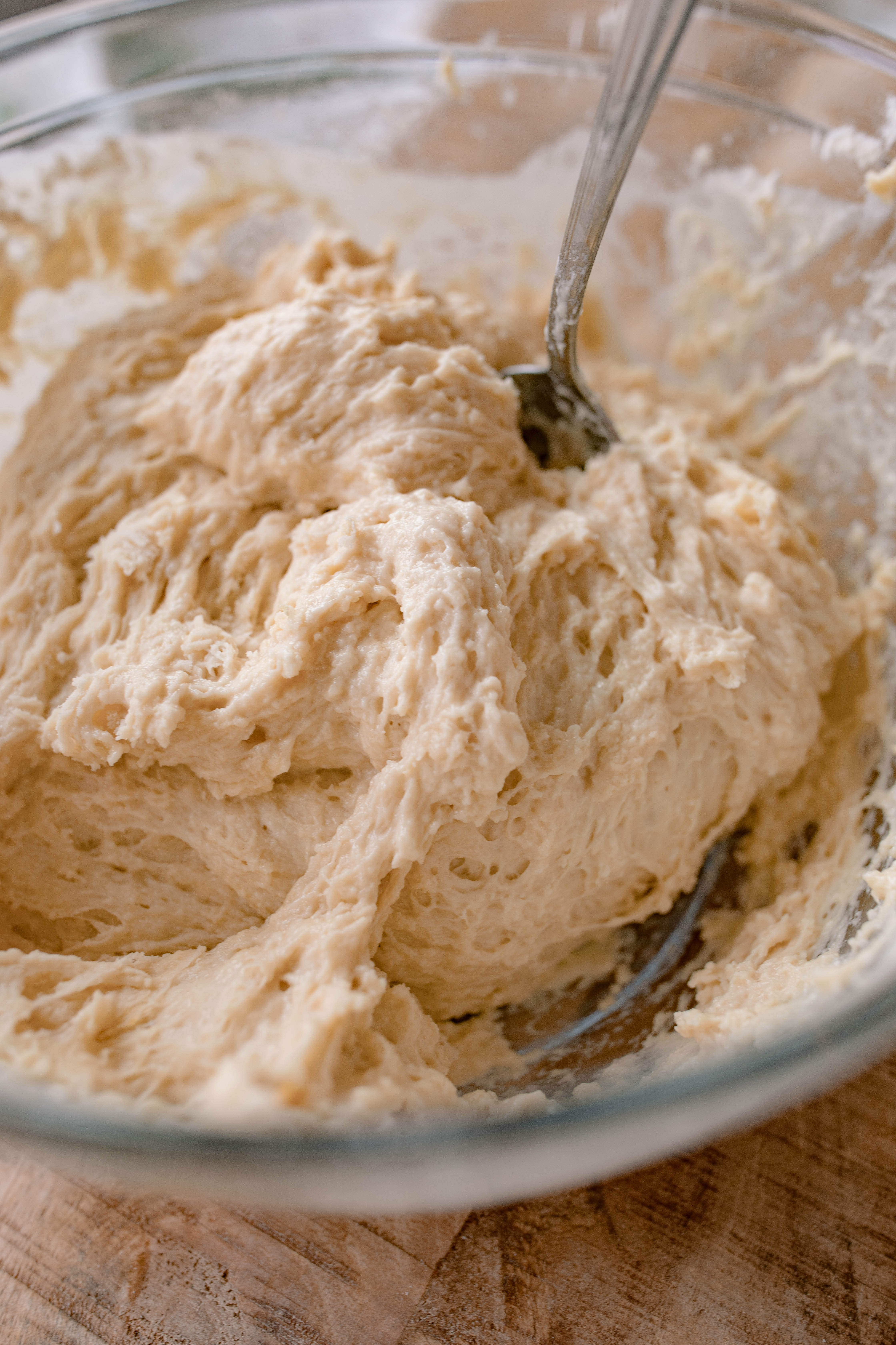 yeast cinnamon rolls, cinnamon roll icing, easy cinnamon rolls, 2 hour recipe, breakfast, dry active yeast rolls, frosted cinnamon rolls, easy cinnamon roll recipe, fluffy cinnamon rolls, pillowy, vanilla buttercream icing, baking