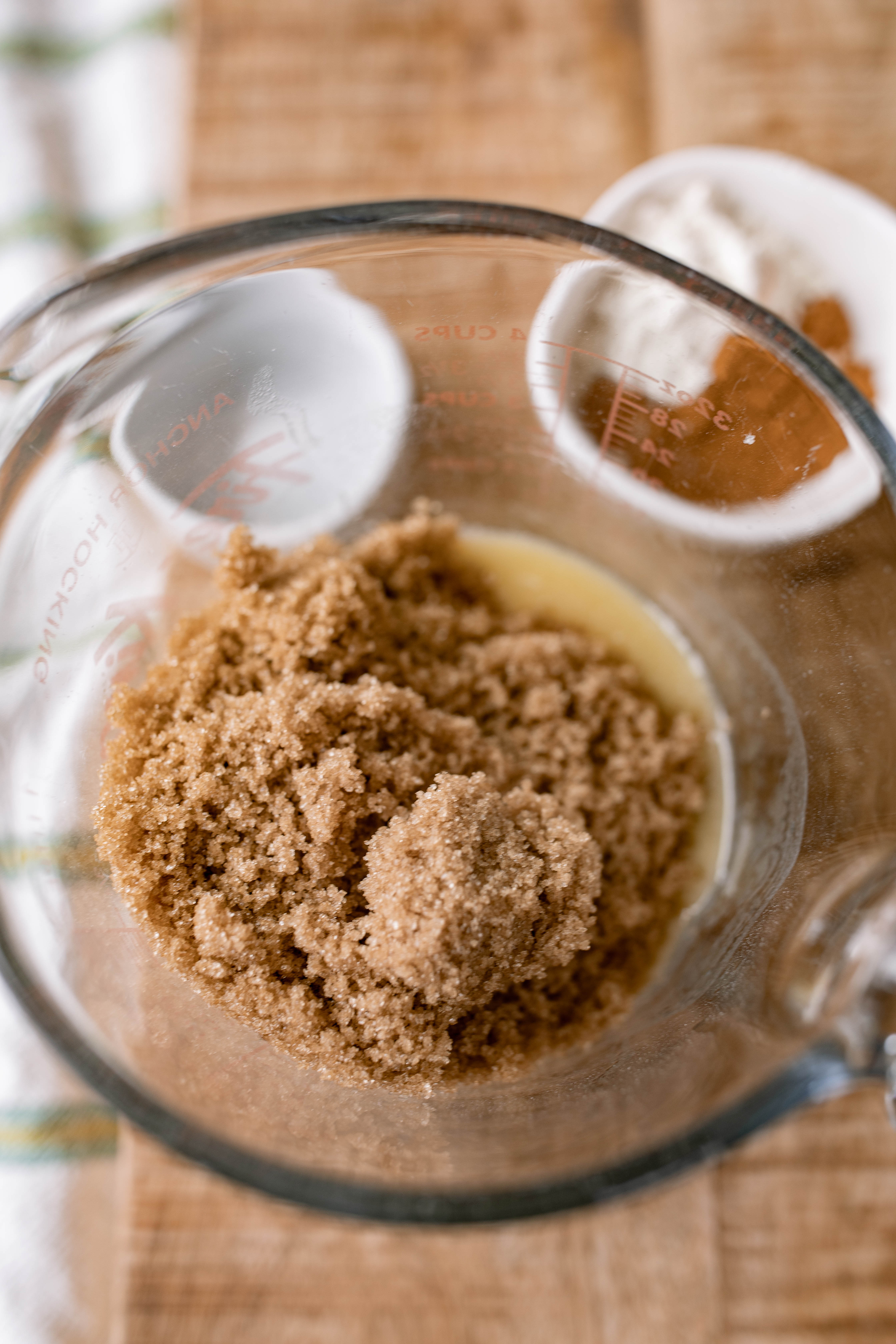 yeast cinnamon rolls, cinnamon roll icing, easy cinnamon rolls, 2 hour recipe, breakfast, dry active yeast rolls, frosted cinnamon rolls, easy cinnamon roll recipe, fluffy cinnamon rolls, pillowy, vanilla buttercream icing, baking