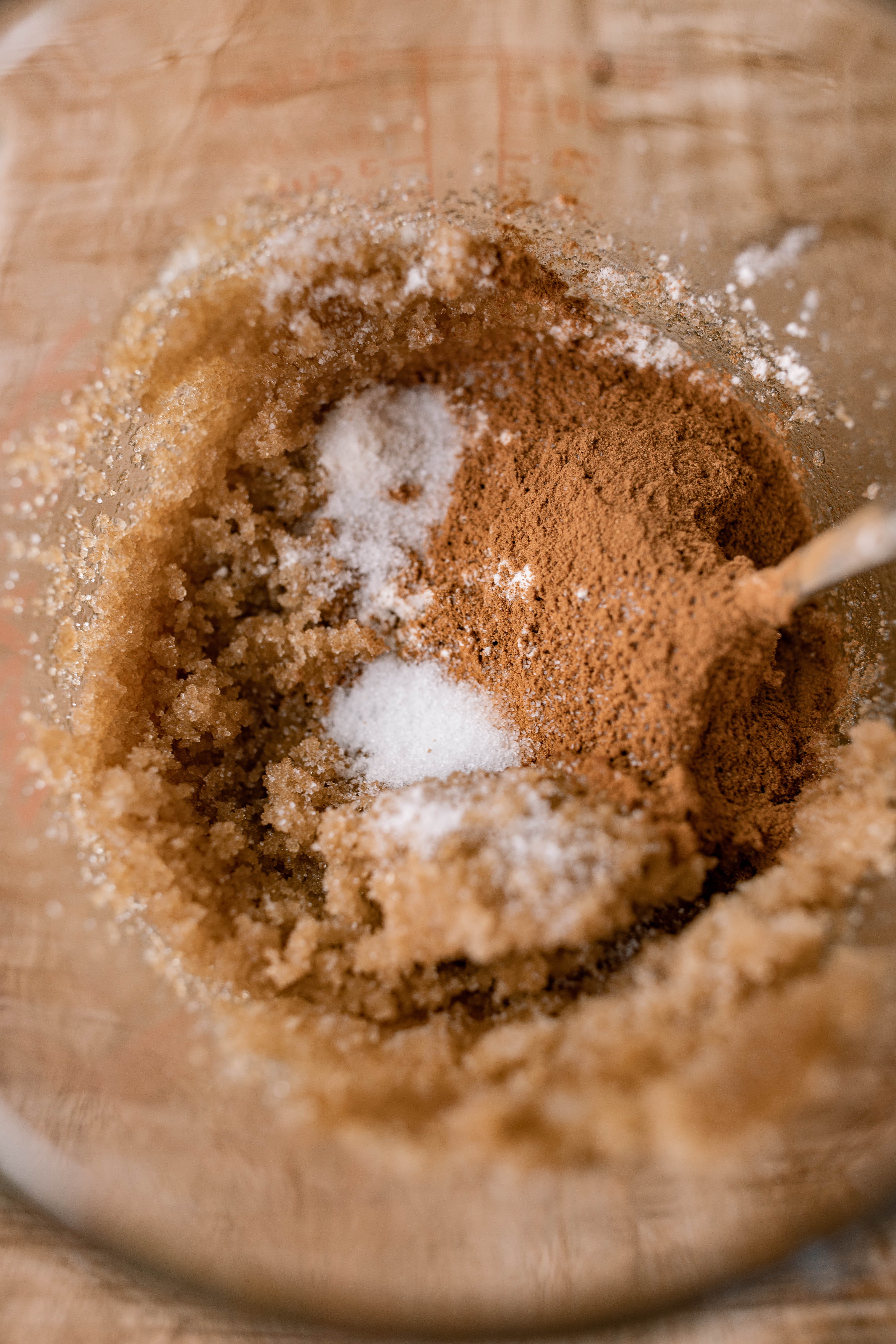 yeast cinnamon rolls, cinnamon roll icing, easy cinnamon rolls, 2 hour recipe, breakfast, dry active yeast rolls, frosted cinnamon rolls, easy cinnamon roll recipe, fluffy cinnamon rolls, pillowy, vanilla buttercream icing, baking