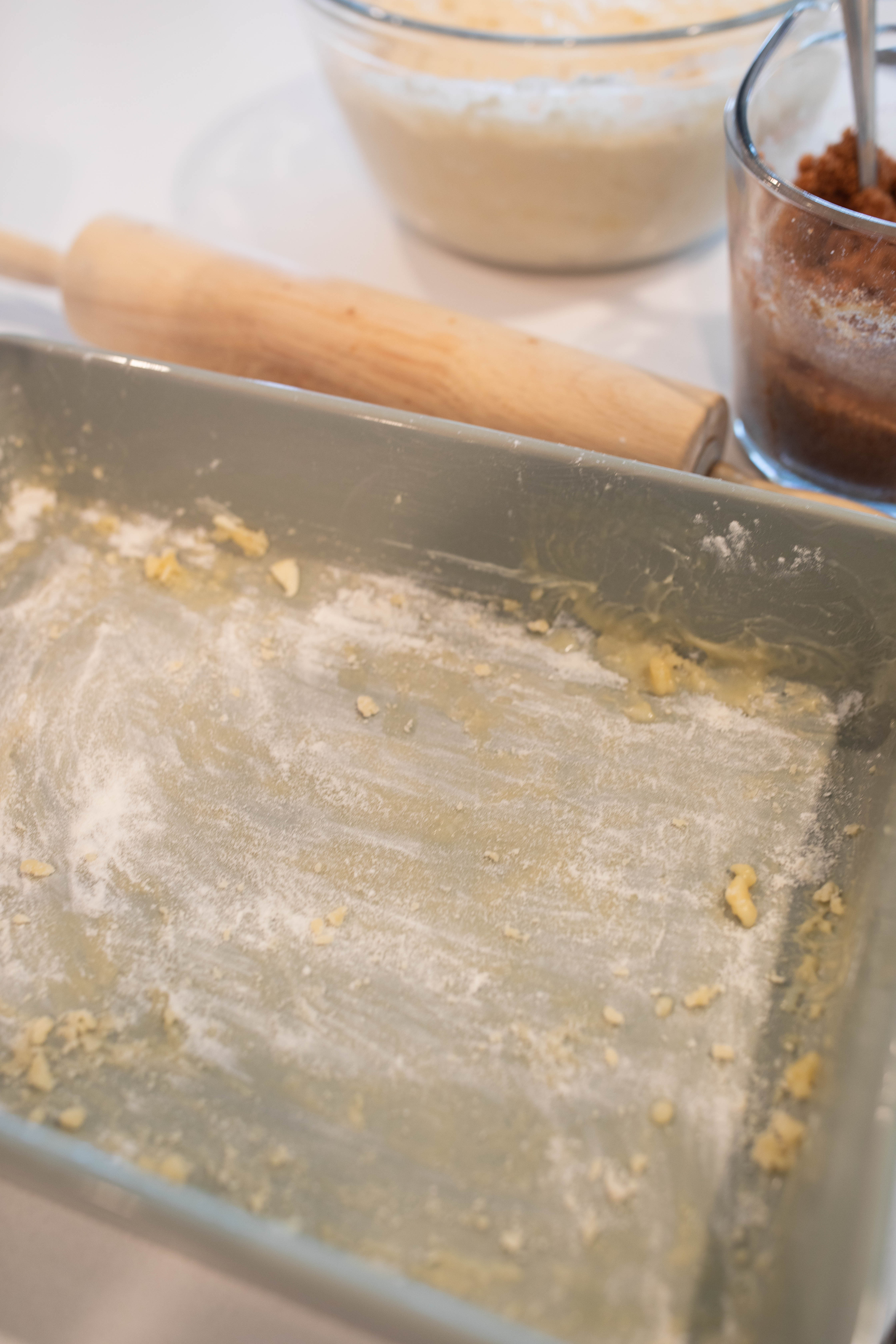 yeast cinnamon rolls, cinnamon roll icing, easy cinnamon rolls, 2 hour recipe, breakfast, dry active yeast rolls, frosted cinnamon rolls, easy cinnamon roll recipe, fluffy cinnamon rolls, pillowy, vanilla buttercream icing, baking