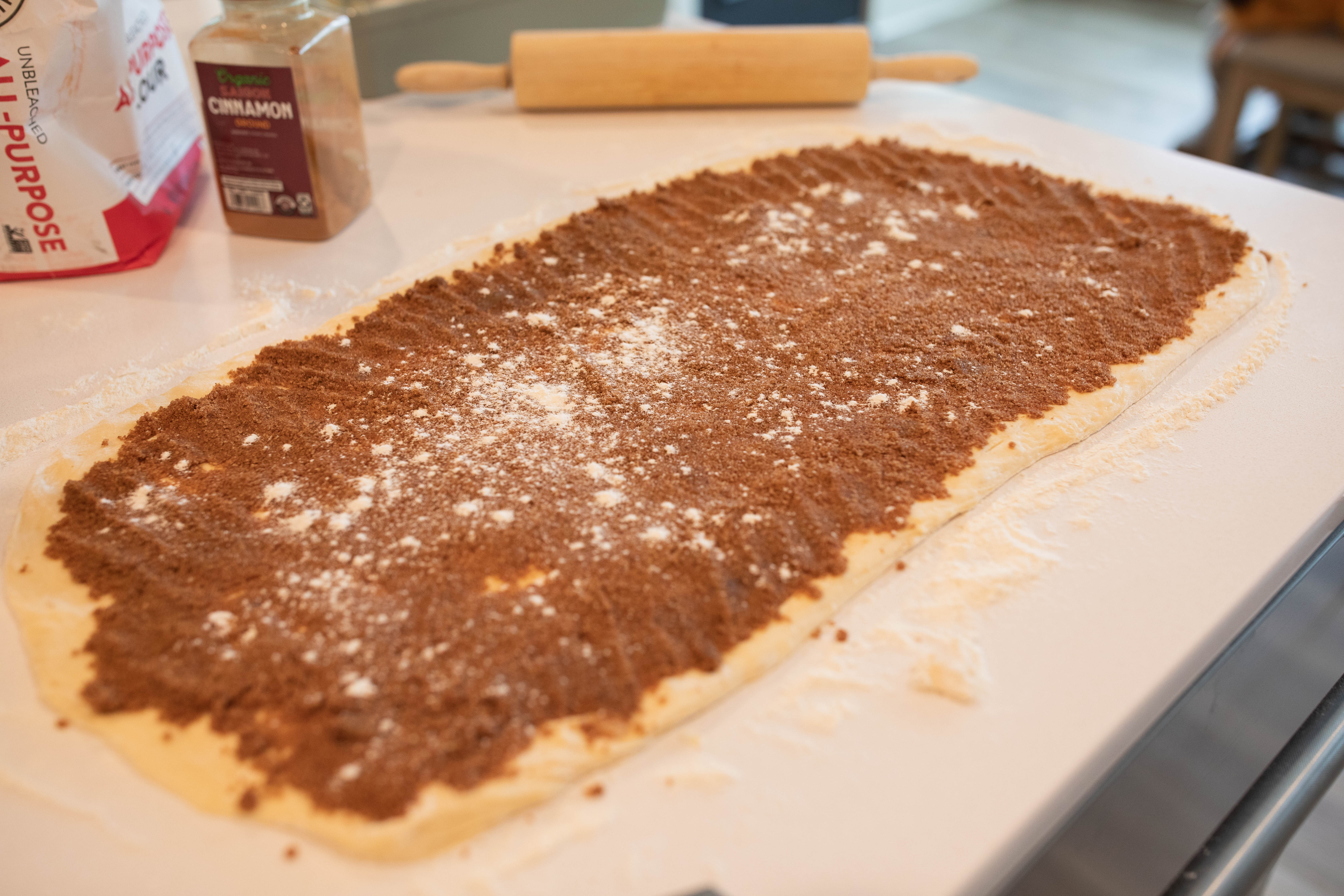 yeast cinnamon rolls, cinnamon roll icing, easy cinnamon rolls, 2 hour recipe, breakfast, dry active yeast rolls, frosted cinnamon rolls, easy cinnamon roll recipe, fluffy cinnamon rolls, pillowy, vanilla buttercream icing, baking