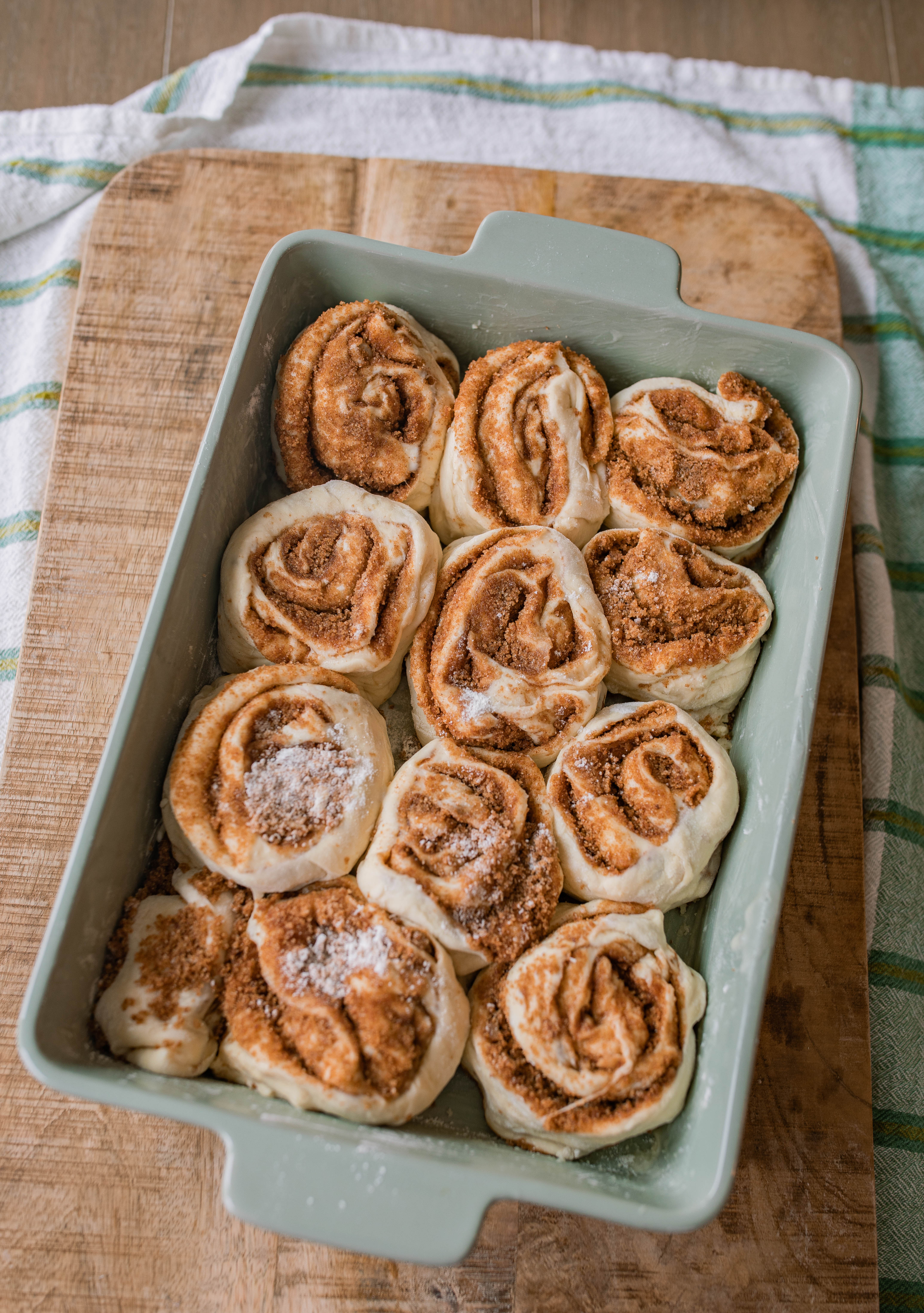 yeast cinnamon rolls, cinnamon roll icing, easy cinnamon rolls, 2 hour recipe, breakfast, dry active yeast rolls, frosted cinnamon rolls, easy cinnamon roll recipe, fluffy cinnamon rolls, pillowy, vanilla buttercream icing, baking