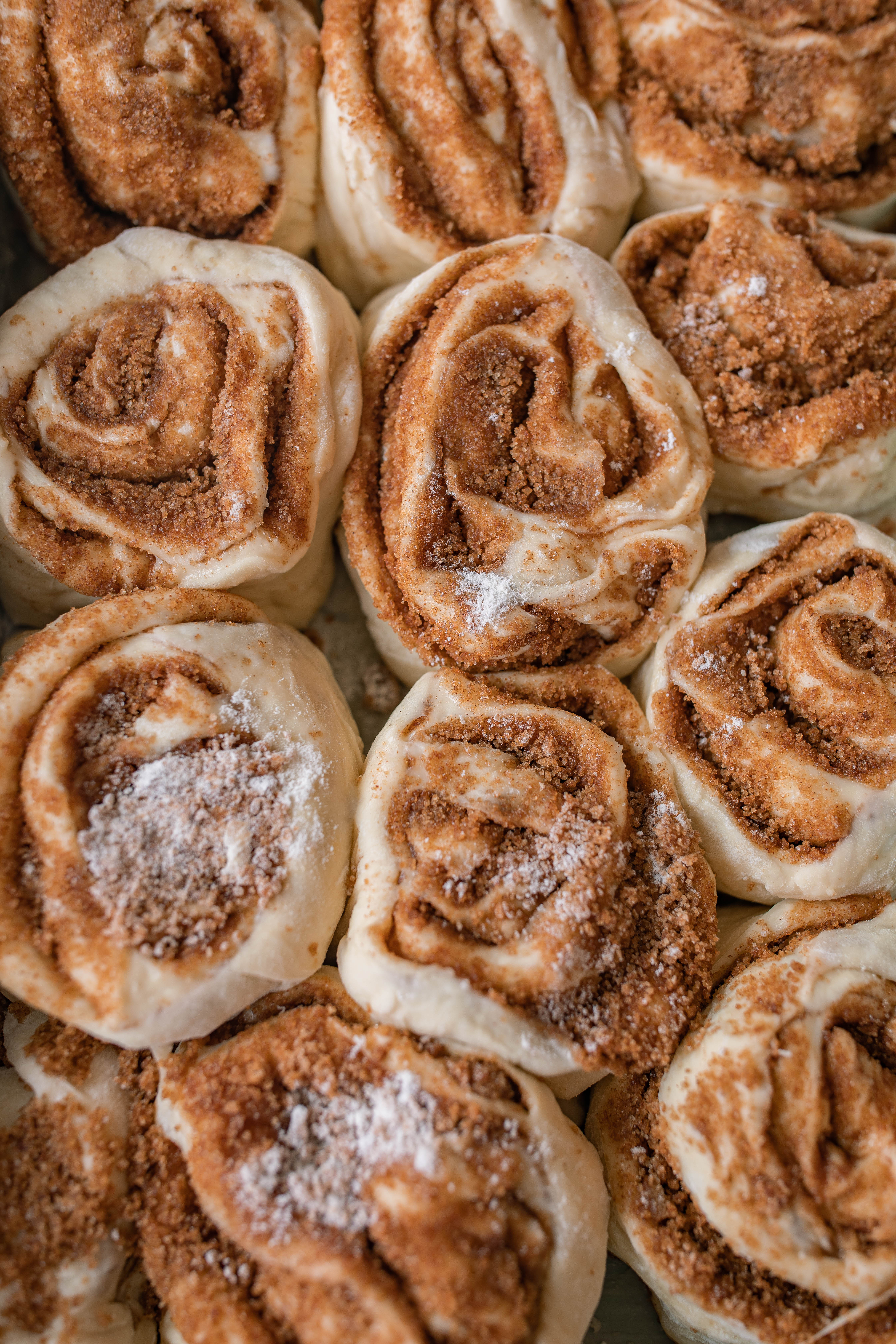yeast cinnamon rolls, cinnamon roll icing, easy cinnamon rolls, 2 hour recipe, breakfast, dry active yeast rolls, frosted cinnamon rolls, easy cinnamon roll recipe, fluffy cinnamon rolls, pillowy, vanilla buttercream icing, baking