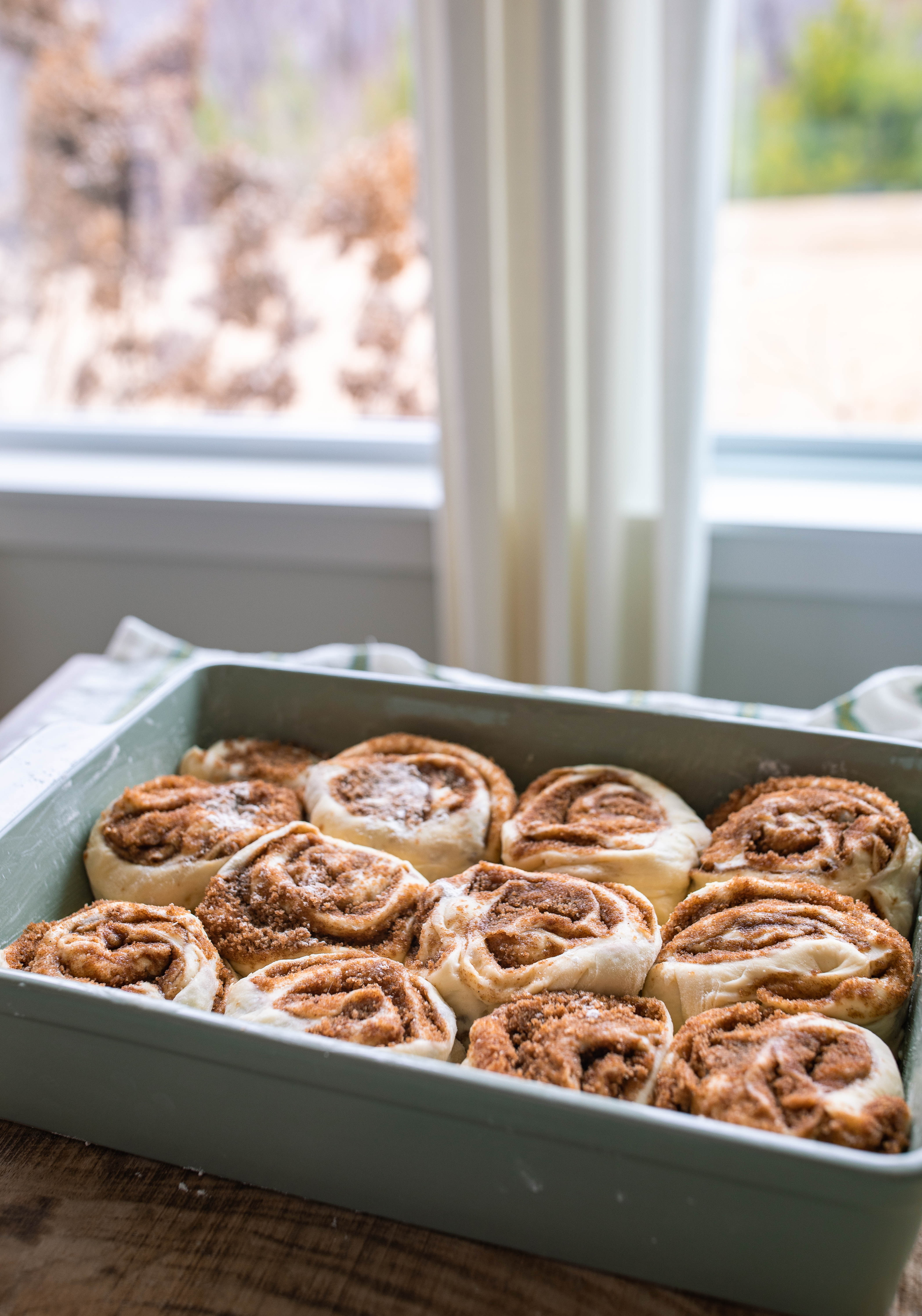 yeast cinnamon rolls, cinnamon roll icing, easy cinnamon rolls, 2 hour recipe, breakfast, dry active yeast rolls, frosted cinnamon rolls, easy cinnamon roll recipe, fluffy cinnamon rolls, pillowy, vanilla buttercream icing, baking