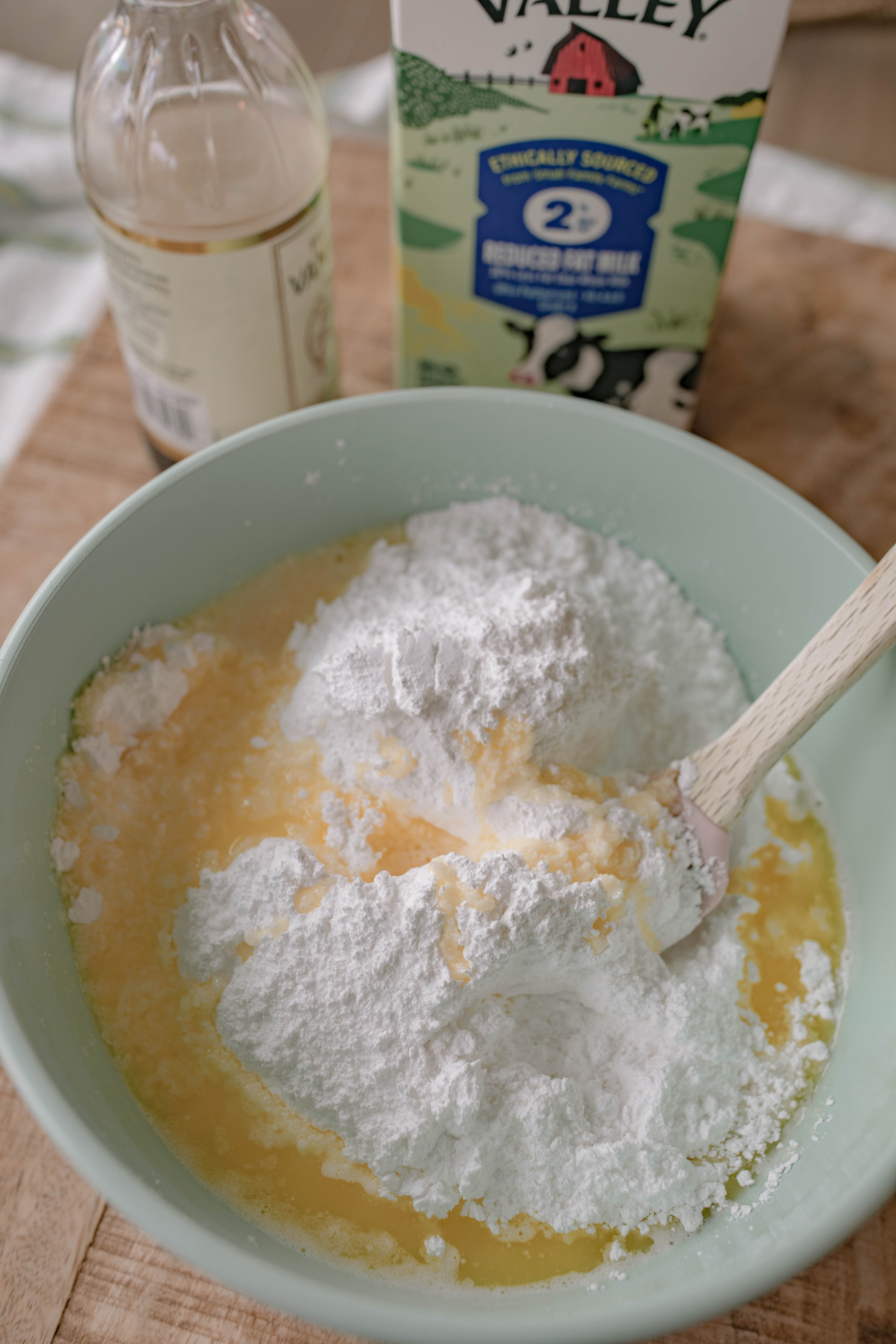 yeast cinnamon rolls, cinnamon roll icing, easy cinnamon rolls, 2 hour recipe, breakfast, dry active yeast rolls, frosted cinnamon rolls, easy cinnamon roll recipe, fluffy cinnamon rolls, pillowy, vanilla buttercream icing, baking