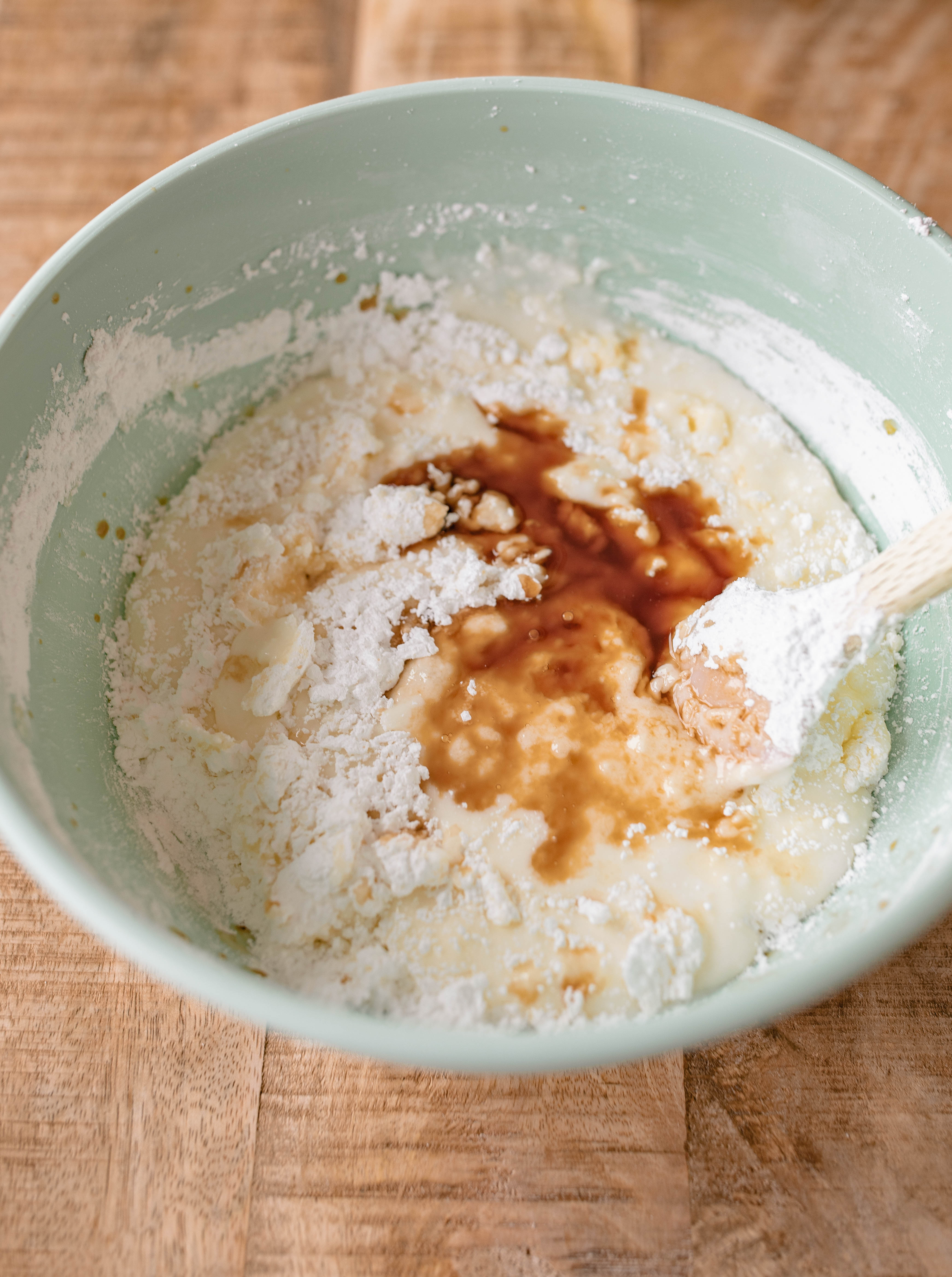 yeast cinnamon rolls, cinnamon roll icing, easy cinnamon rolls, 2 hour recipe, breakfast, dry active yeast rolls, frosted cinnamon rolls, easy cinnamon roll recipe, fluffy cinnamon rolls, pillowy, vanilla buttercream icing, baking