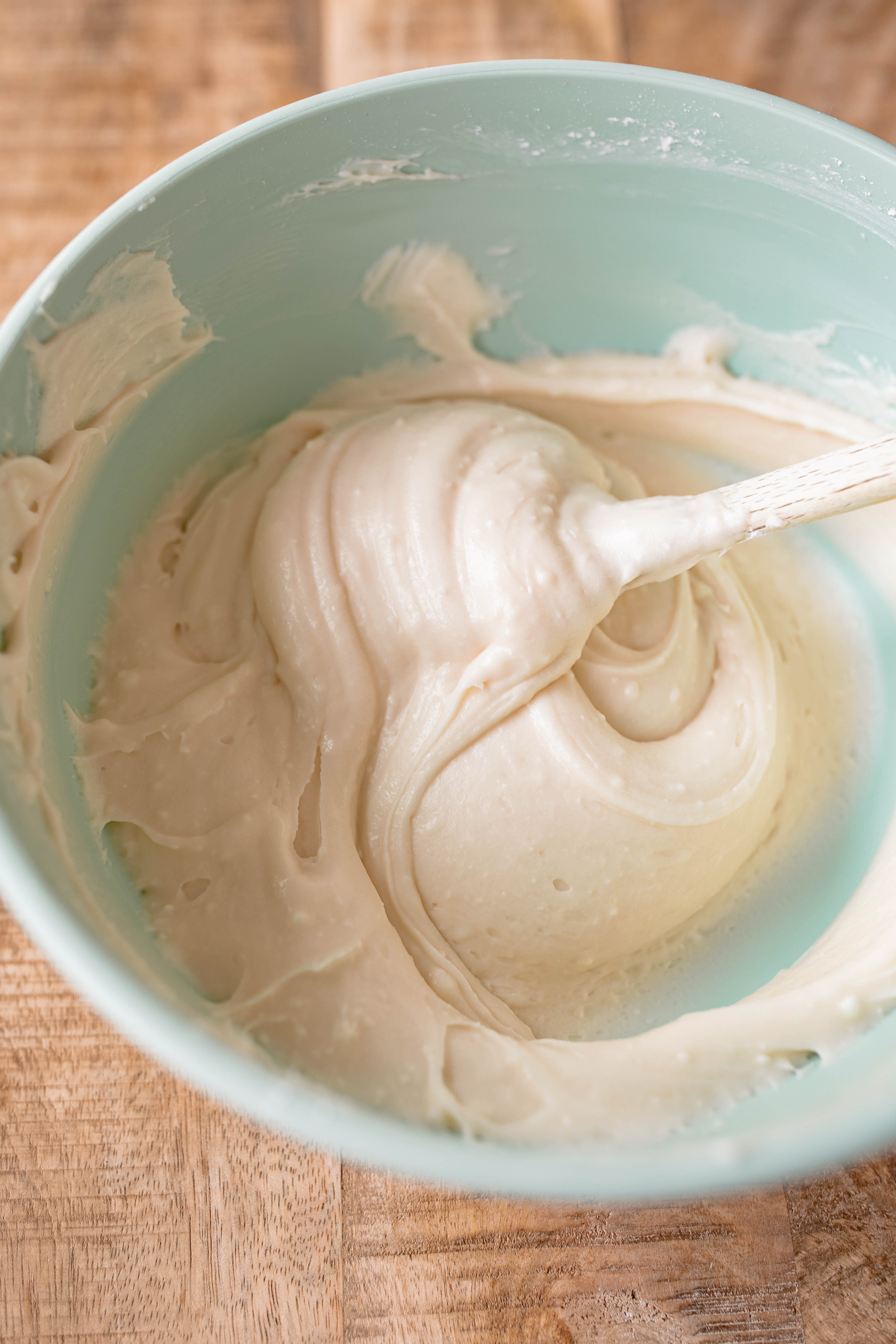 yeast cinnamon rolls, cinnamon roll icing, easy cinnamon rolls, 2 hour recipe, breakfast, dry active yeast rolls, frosted cinnamon rolls, easy cinnamon roll recipe, fluffy cinnamon rolls, pillowy, vanilla buttercream icing, baking