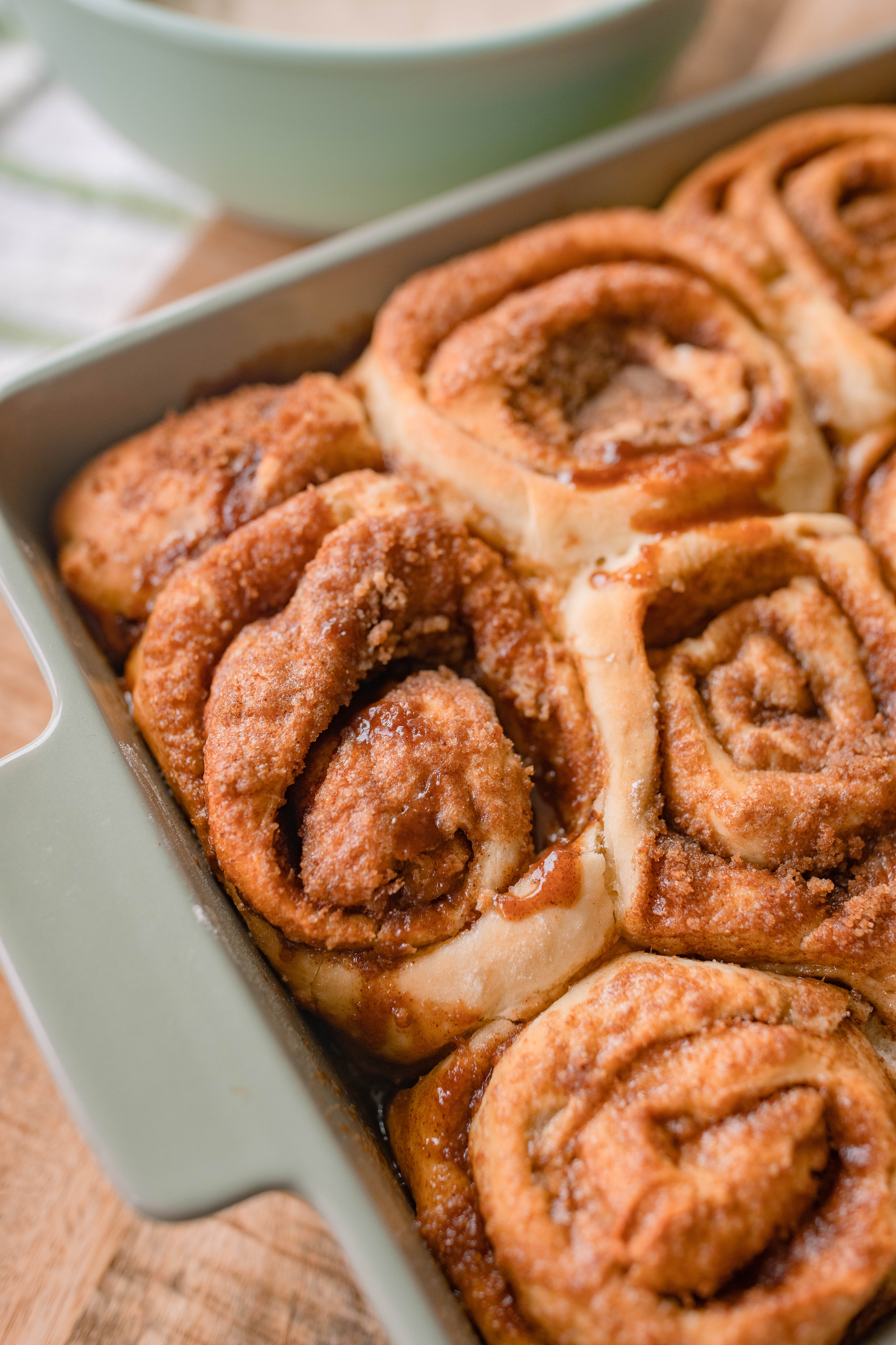 yeast cinnamon rolls, cinnamon roll icing, easy cinnamon rolls, 2 hour recipe, breakfast, dry active yeast rolls, frosted cinnamon rolls, easy cinnamon roll recipe, fluffy cinnamon rolls, pillowy, vanilla buttercream icing, baking