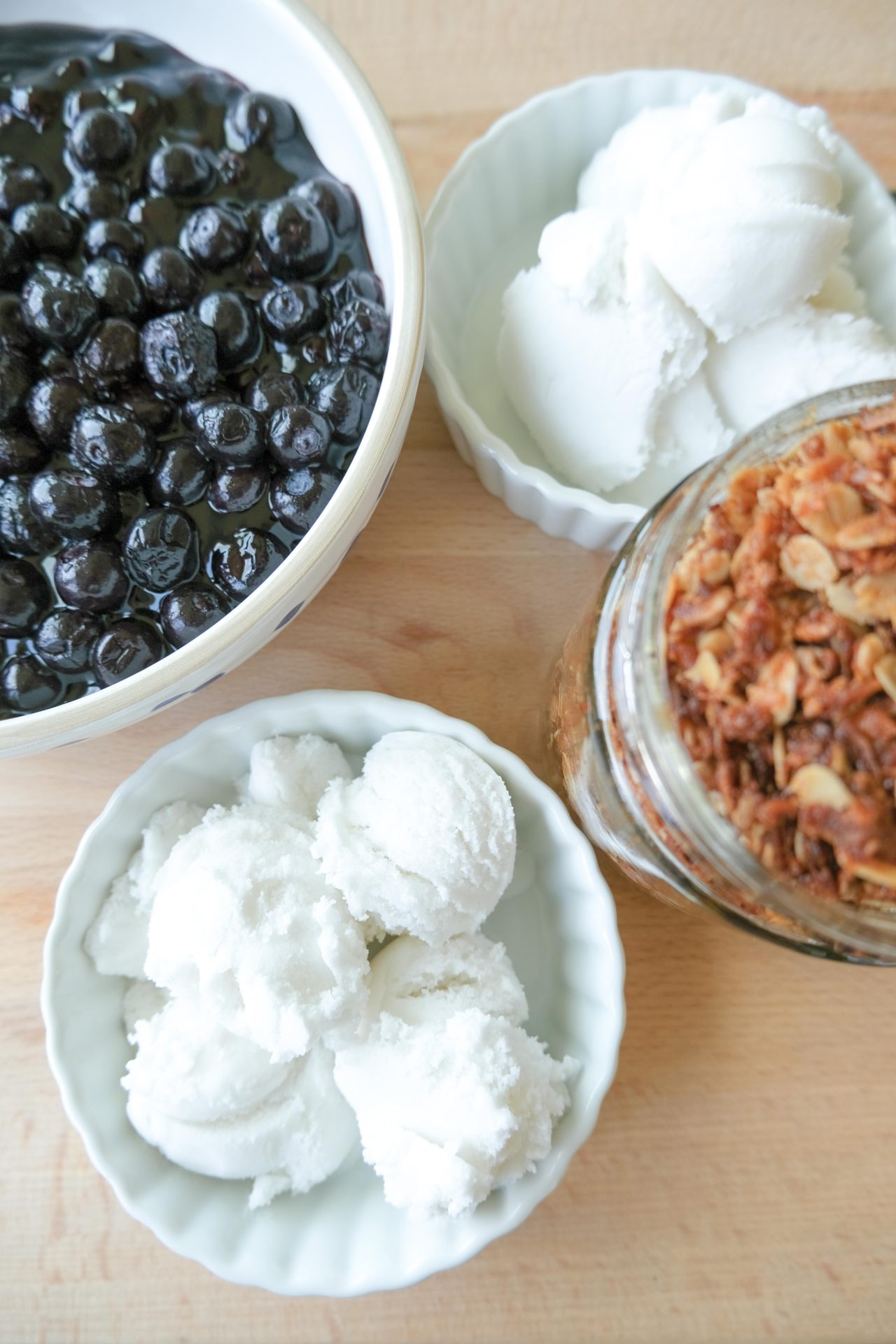 blueberry cobbler bowls, granola blueberry pie cobbler bowls, homemade ice cream with blueberry cobbler, pie filling, granola, summer, spring, dessert, delicious treat, backyard dinner