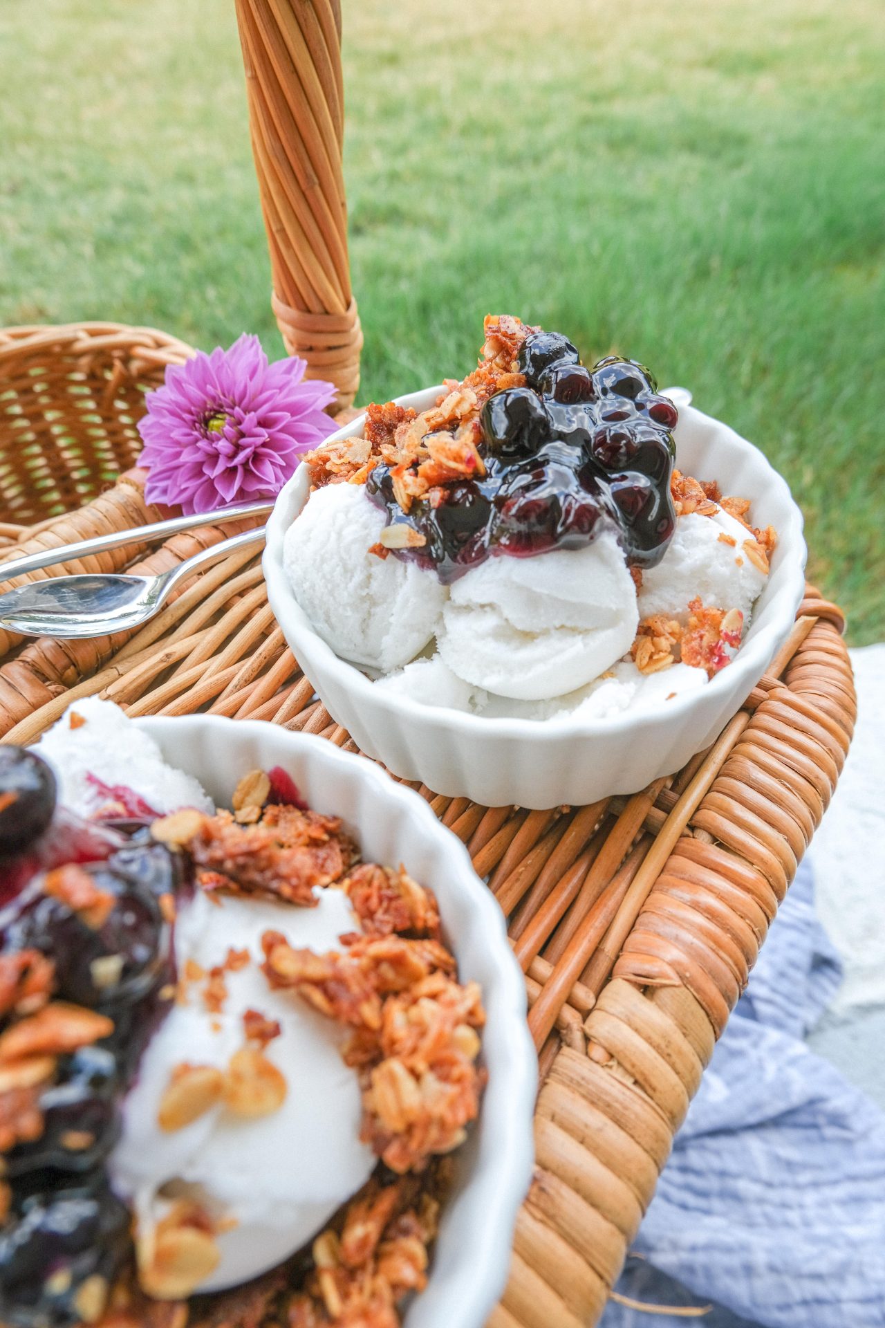 blueberry cobbler bowls, granola blueberry pie cobbler bowls, homemade ice cream with blueberry cobbler, pie filling, granola, summer, spring, dessert, delicious treat, backyard dinner