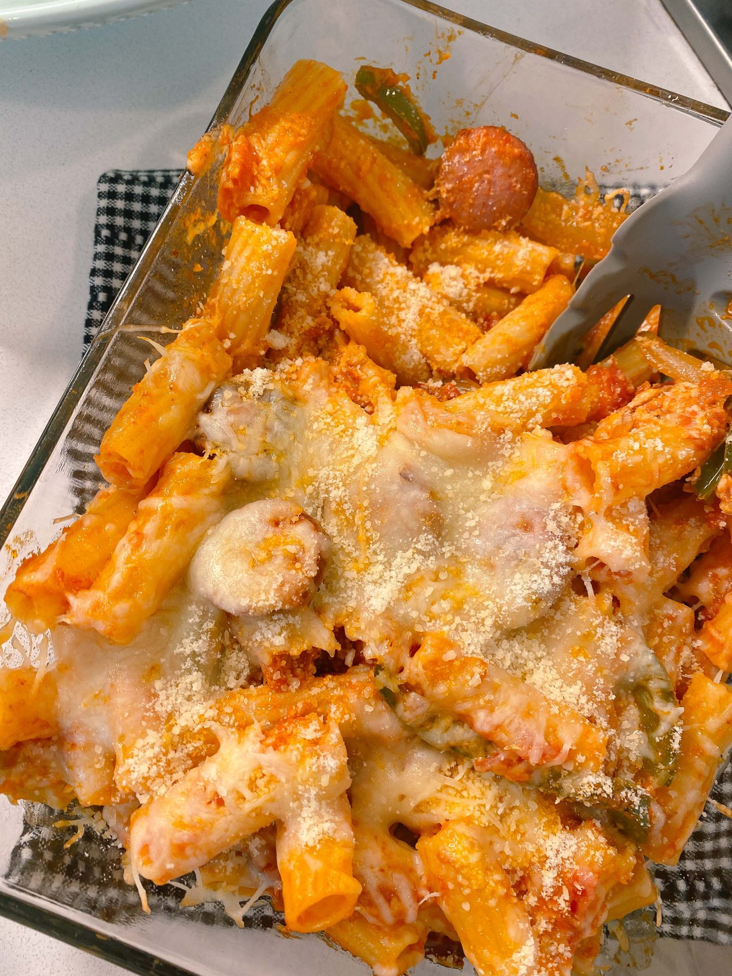 kielbasa cheesy pasta, baked pasta, dinner idea, dinner recipe, marina, spaghetti, green peppers, onions, meal prep, parmesan, easy recipe, whats for dinner