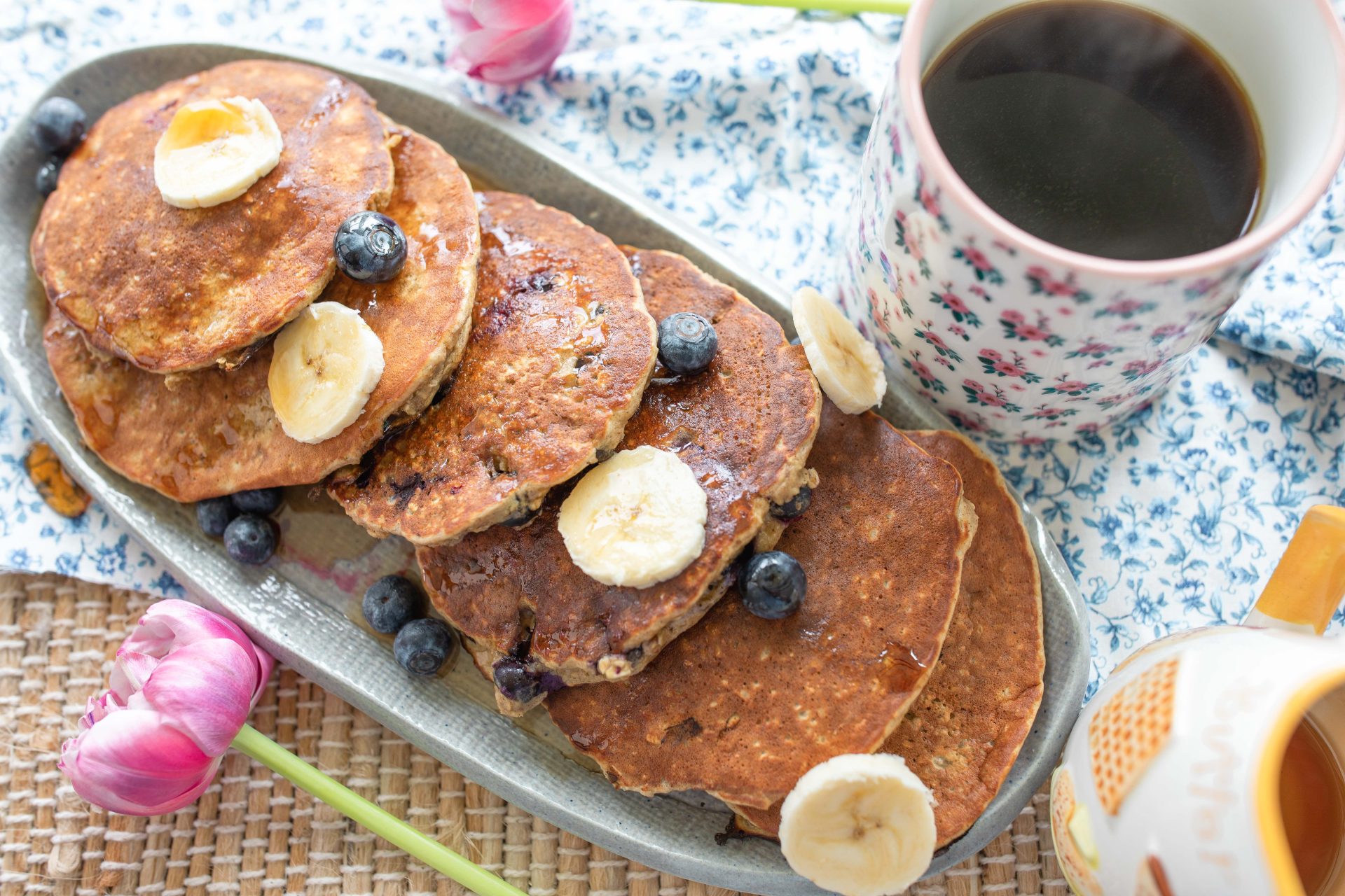 oatmeal pancakes, healthy pancakes, healthy breakfast, what to have for breakfast, gluten free, dairy free, protein packed, blueberry, banana, plant based protein powder, almond milk, kid-friendly, good food, meal prep, how to make protein oat pancakes, macros