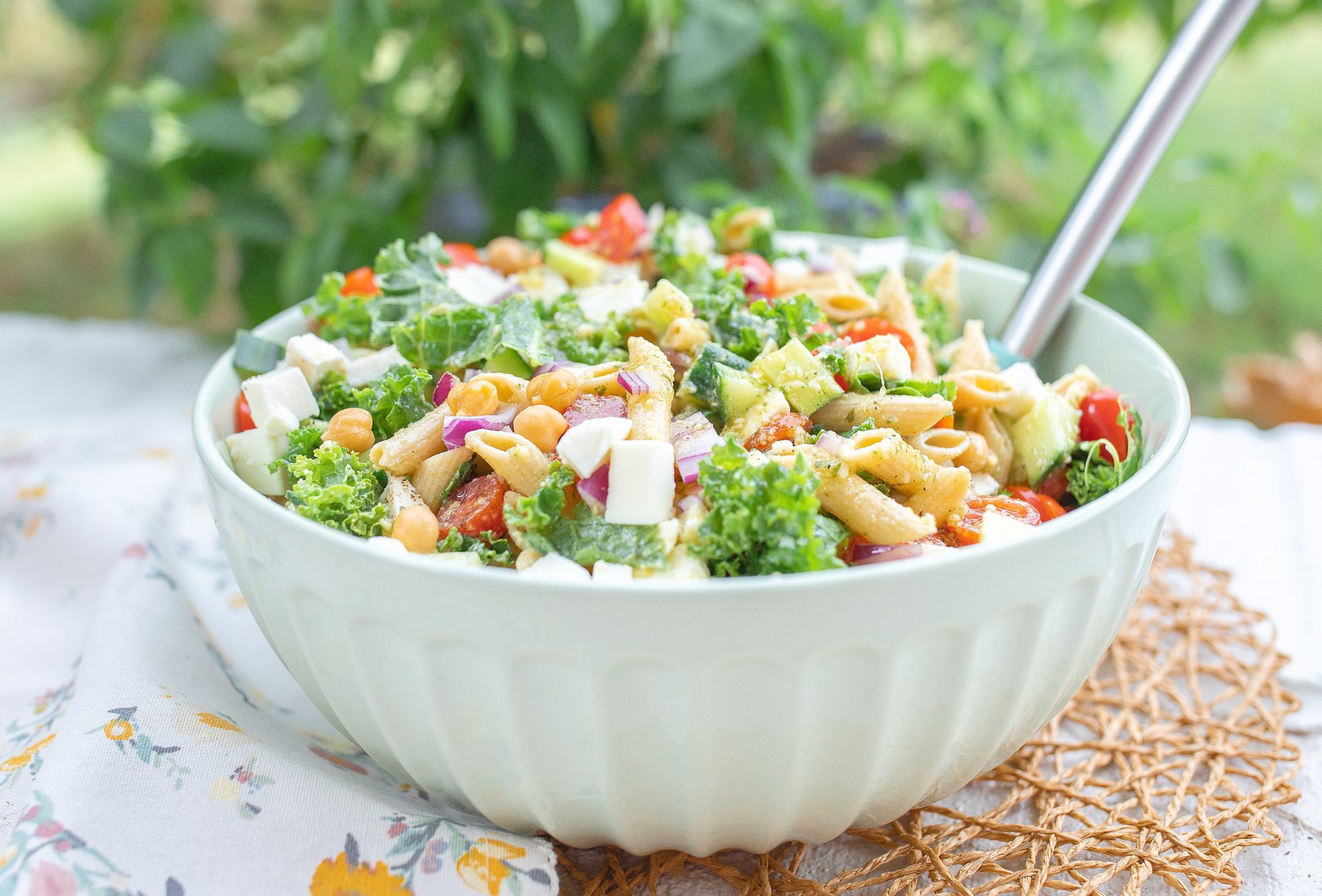 pesto pasta salad, chickpea, lunch, meal prep, gluten-free, kale salad, healthy eating, party foods, delicious colorful meals, lunch, dinner, side salad, pasta salad, pesto, basil, mozzarella, no bake