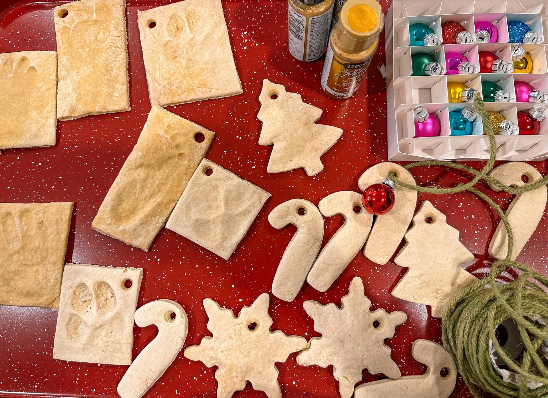 homemade ornaments, ornament dough, flour and salt water ornaments, homemade handprints, ornaments for grandma, ornaments for mom, easy baby ornaments, budget friendly gifts, easy gifts for friends, inexpensive gifts, homemade gifts, grandma, mom, dad, baby footprint, dog footprint, ornaments, Christmas, holidays, baked ornaments, custom, crafting
