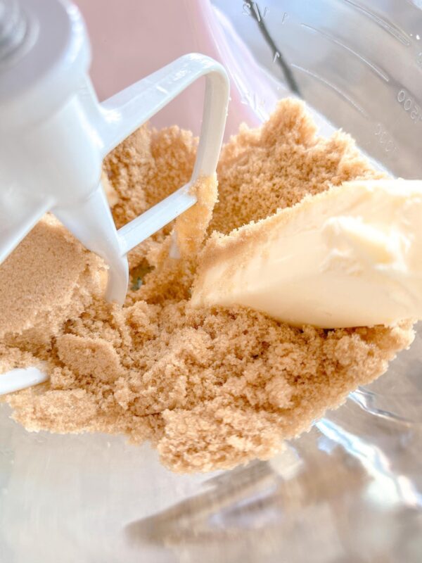 gingerbread oatmeal cookies, gingerbread oatmeal cookies with chai tea latte buttercream, desserts, holiday deserts, christmas cooking, baking holiday baking, tasty cookies, recipe, cookie exchange ideas, oatmeal cream pies