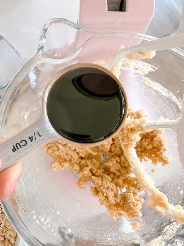 gingerbread oatmeal cookies, gingerbread oatmeal cookies with chai tea latte buttercream, desserts, holiday deserts, christmas cooking, baking holiday baking, tasty cookies, recipe, cookie exchange ideas, oatmeal cream pies