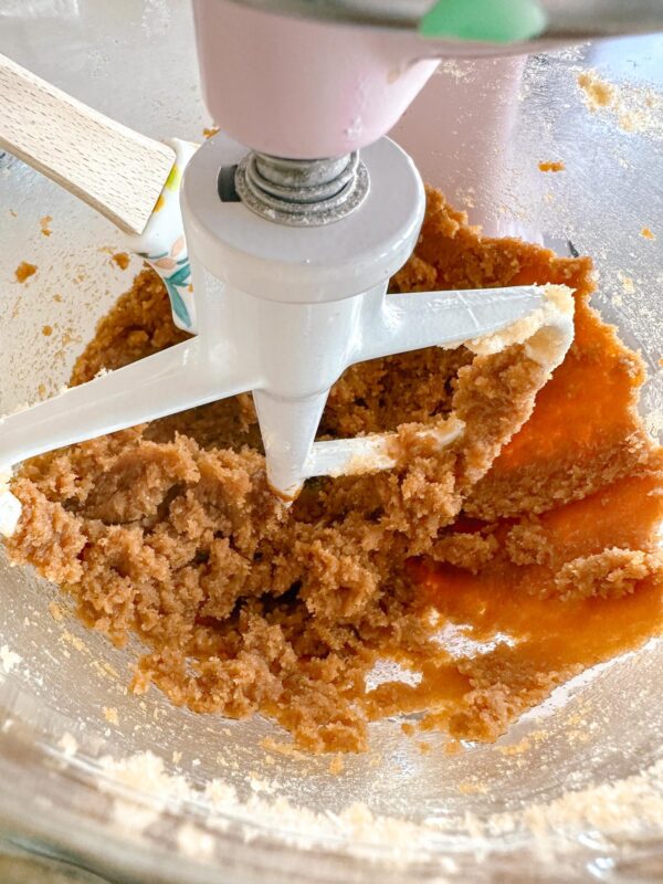 gingerbread oatmeal cookies, gingerbread oatmeal cookies with chai tea latte buttercream, desserts, holiday deserts, christmas cooking, baking holiday baking, tasty cookies, recipe, cookie exchange ideas, oatmeal cream pies