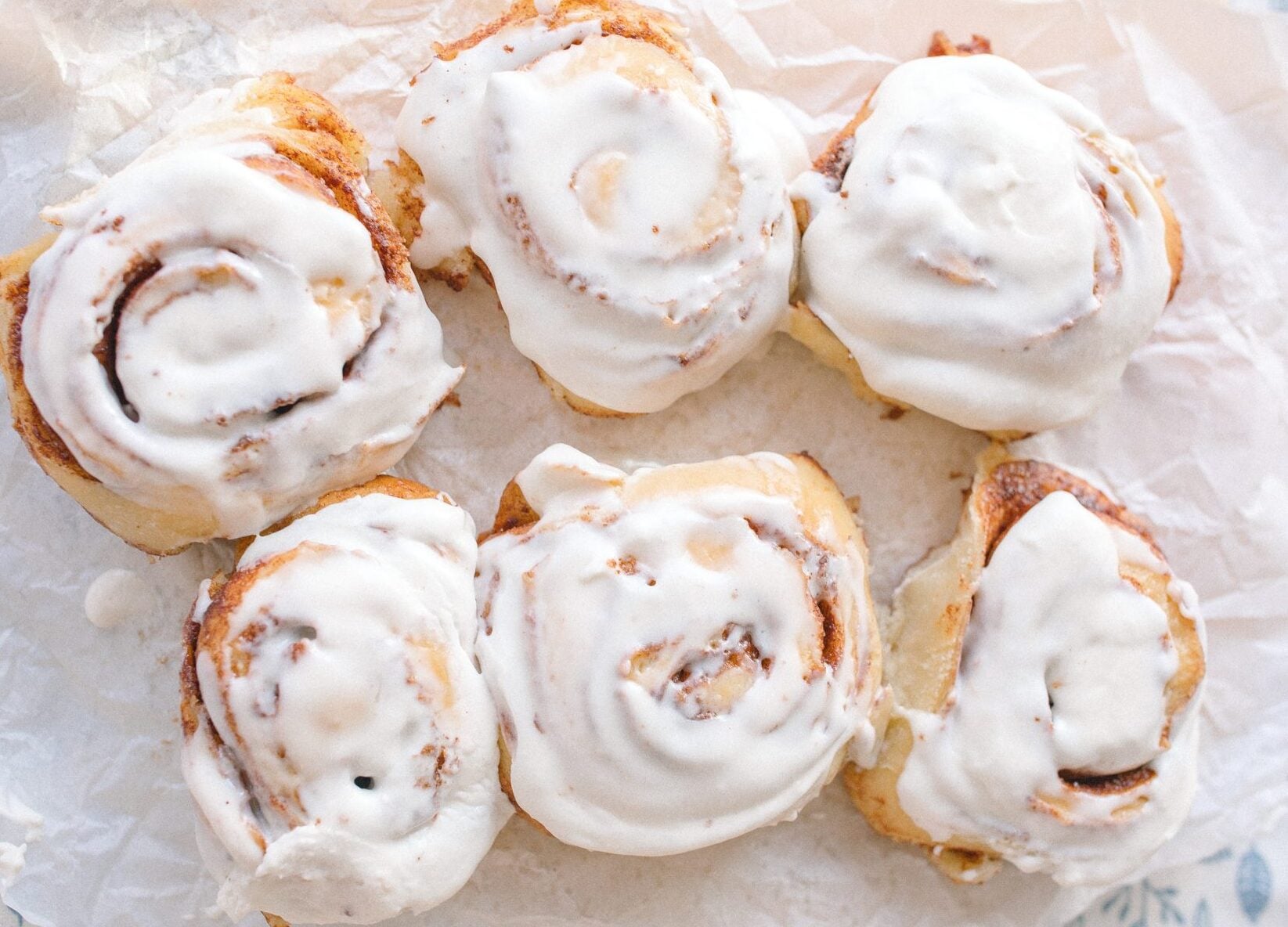 cinnamon rolls, the best sourdough cinnamon rolls, breakfast in the garden, cinnamon buns, sourdough buttercream frosted cinnamon rolls, sourdough recipes, sourdough starter, the best sourdough cinnamon rolls, active starter, breakfast, how to make sourdough cinnamon rolls, easy breakfast, overnight cinnamon rolls, overnight sourdough cinnamon buns.