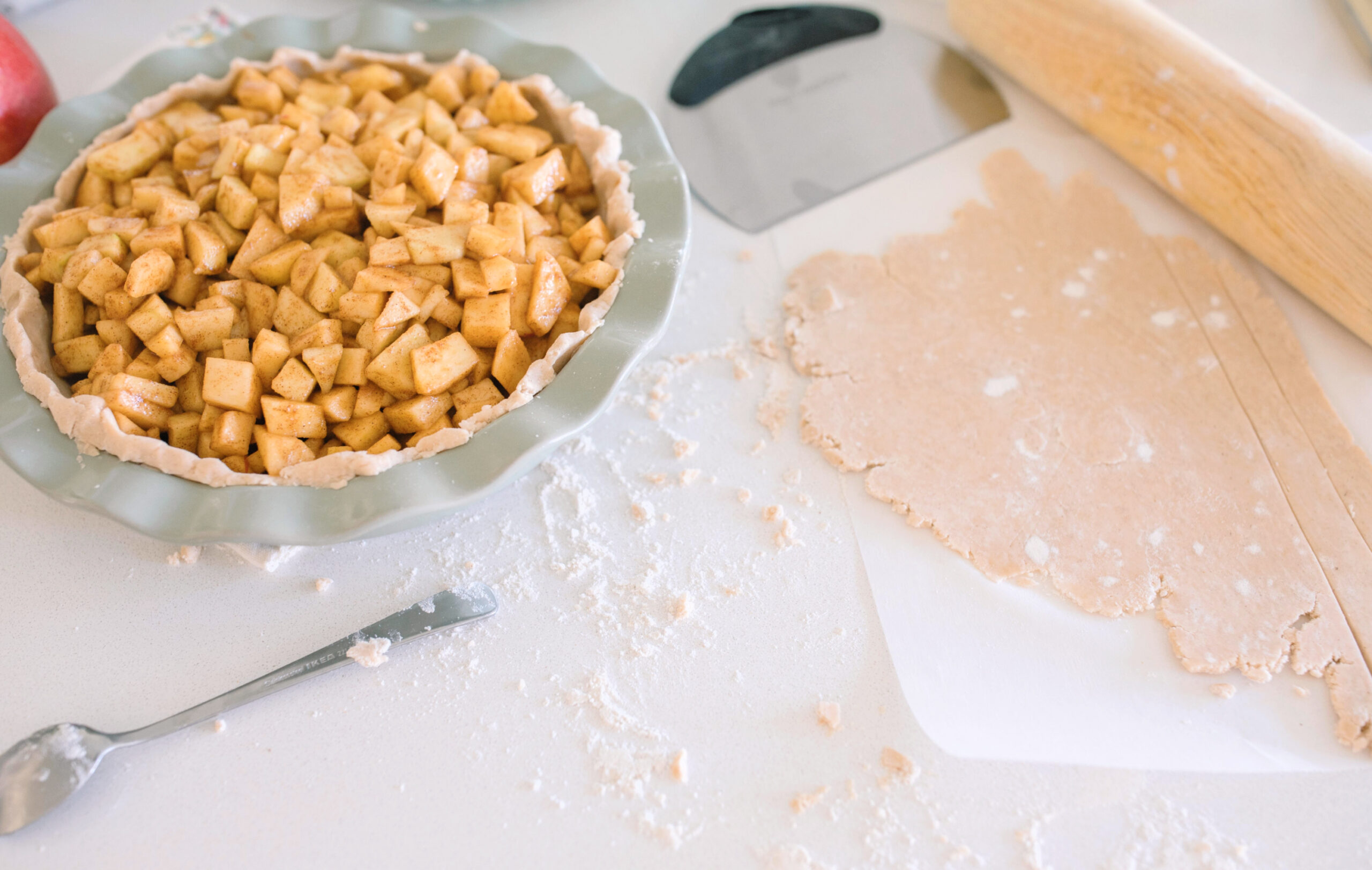 gluten-free, gluten free apple pie, gluten free pie crust, gluten free and vegan pie crust, vegan pie crust, gluten free and vegan apple pie, healthy apple pie, gluten free pie recipes, no added sugar pie, no added sugar apple pie, no refined sugars, dairy-free, sugar free apple pie, sugar free pie, low sugar thanksgiving dessert, low sugar dessert, apple pie, healthy recipes for holidays, maple apple pie, maple syrup, healthy recipes for thanksgiving