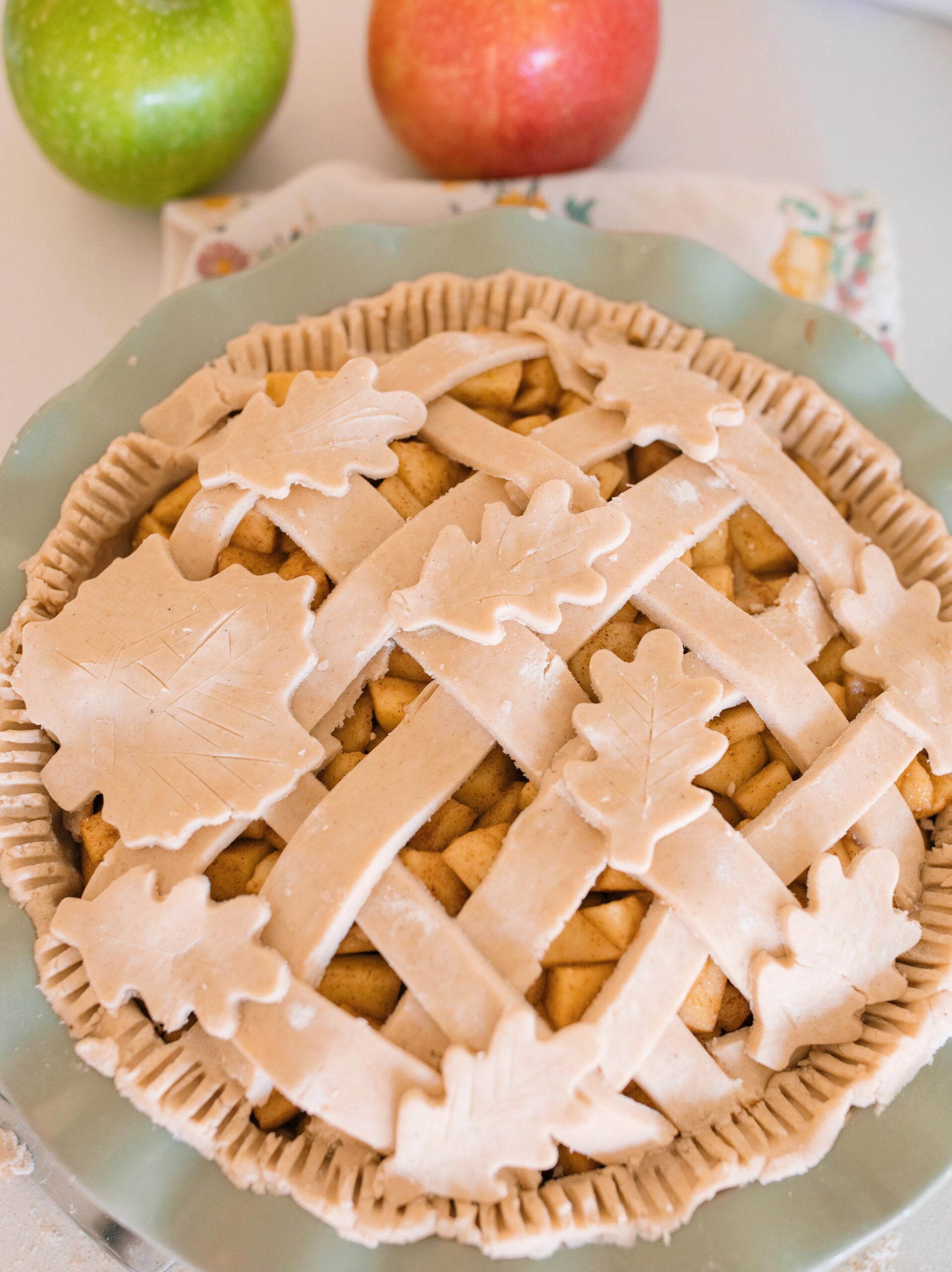gluten-free, gluten free apple pie, gluten free pie crust, gluten free and vegan pie crust, vegan pie crust, gluten free and vegan apple pie, healthy apple pie, gluten free pie recipes, no added sugar pie, no added sugar apple pie, no refined sugars, dairy-free, sugar free apple pie, sugar free pie, low sugar thanksgiving dessert, low sugar dessert, apple pie, healthy recipes for holidays, maple apple pie, maple syrup, healthy recipes for thanksgiving