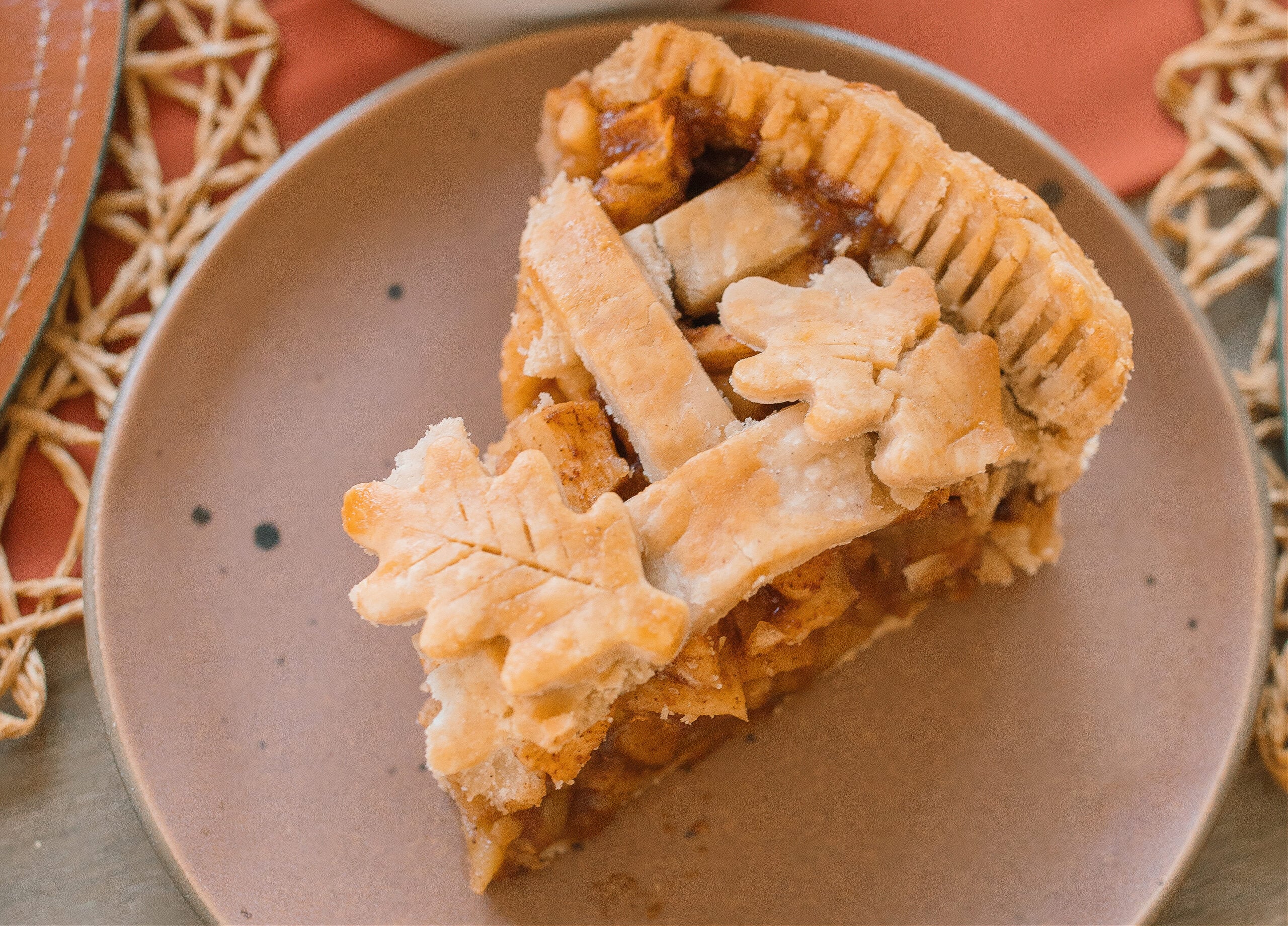 gluten-free, gluten free apple pie, gluten free pie crust, gluten free and vegan pie crust, vegan pie crust, gluten free and vegan apple pie, healthy apple pie, gluten free pie recipes, no added sugar pie, no added sugar apple pie, no refined sugars, dairy-free, sugar free apple pie, sugar free pie, low sugar thanksgiving dessert, low sugar dessert, apple pie, healthy recipes for holidays, maple apple pie, maple syrup, healthy recipes for thanksgiving