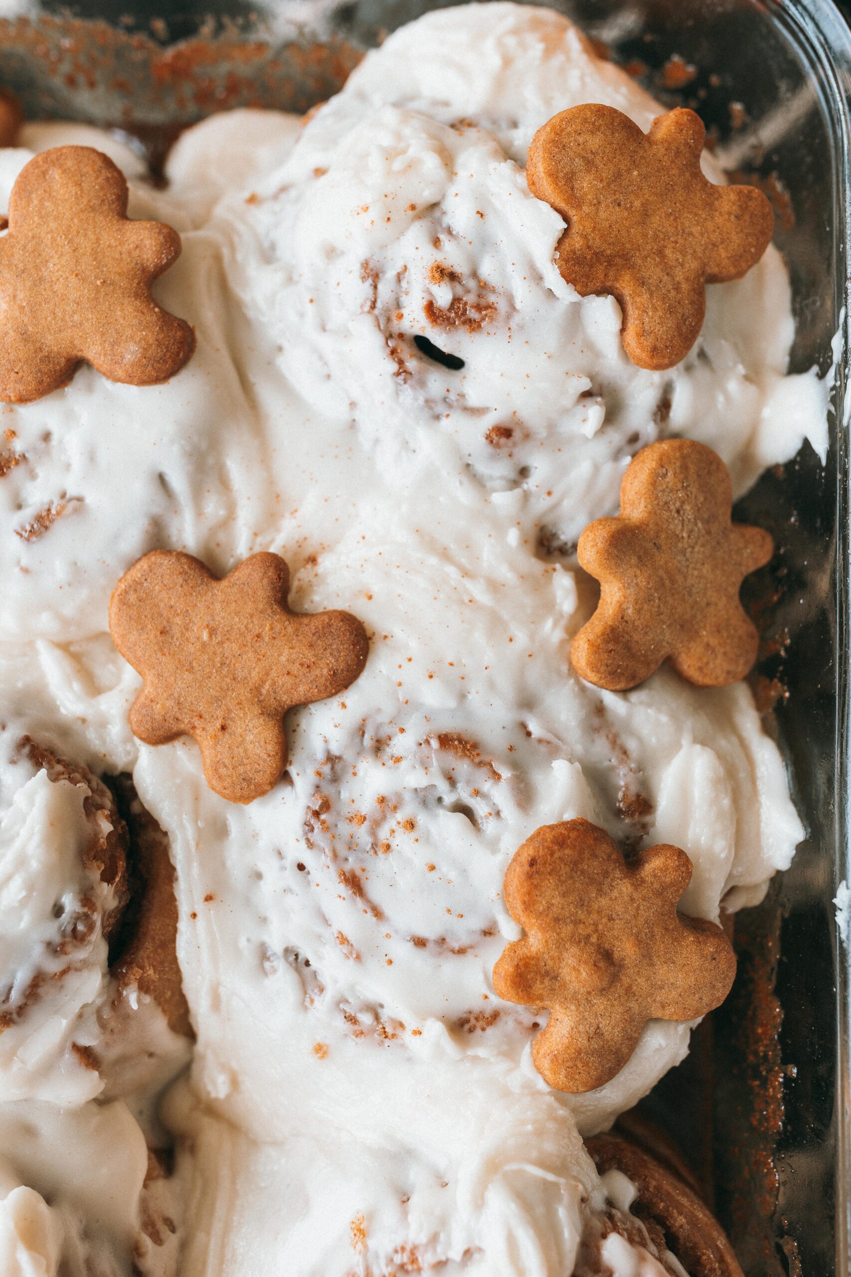 gingerbread sourdough cinnamon rolls, gingerbread sourdough cinnamon rolls, cinnamon rolls, christmas cinnamon rolls, gingerbread recipe, gingerbread shortbread, gingerbread cookie cinnamon rolls, christmas cinnamon rolls sourdough, sourdough recipes, the best sourdough cinnamon rolls, cinnamon molasses gingerbread, molasses cinnamon rolls, best ever cinnamon rolls for christmas, holiday cinnamon rolls, sourdough christmas recipes, baking, delicous, easy to make overnight sourdough cinnamon roll recipe