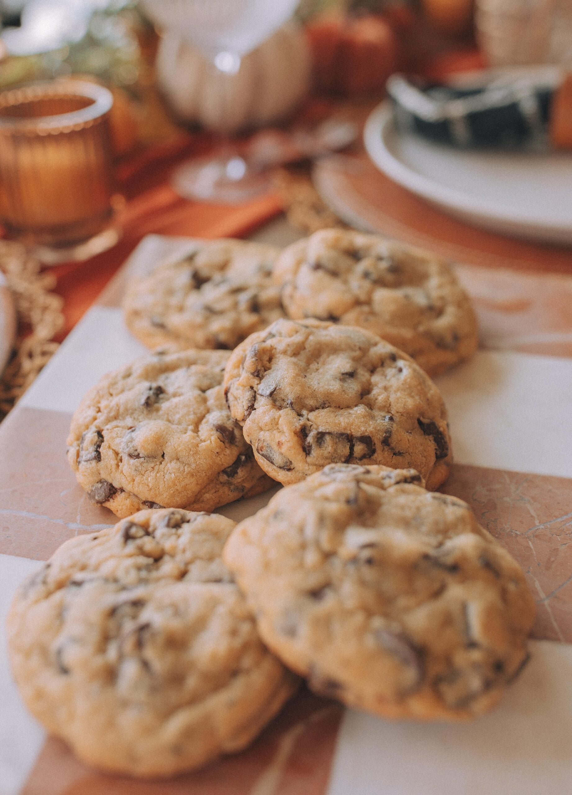 the best chocolate chip cookies, thick chocolate chip cookies, ooey and gooey, crispy and chewy chocolate chip cookies, chocolate chunk, easy chocolate chip cookies, should I chill cookie dough, 24 hour cookie dough, chocolate chips, the best cookies ever, best chocolate chip cookie recipe ever, best chocolate chip cookies, easy chocolate chip cookie recipe with baking powder, sea salt dark chocolate chip cookies, taralynn baking, thick chocolate chunk cookies, thick cookies, best cookie recipe on the internet, famous cookies, famous chocolate chip cookies
