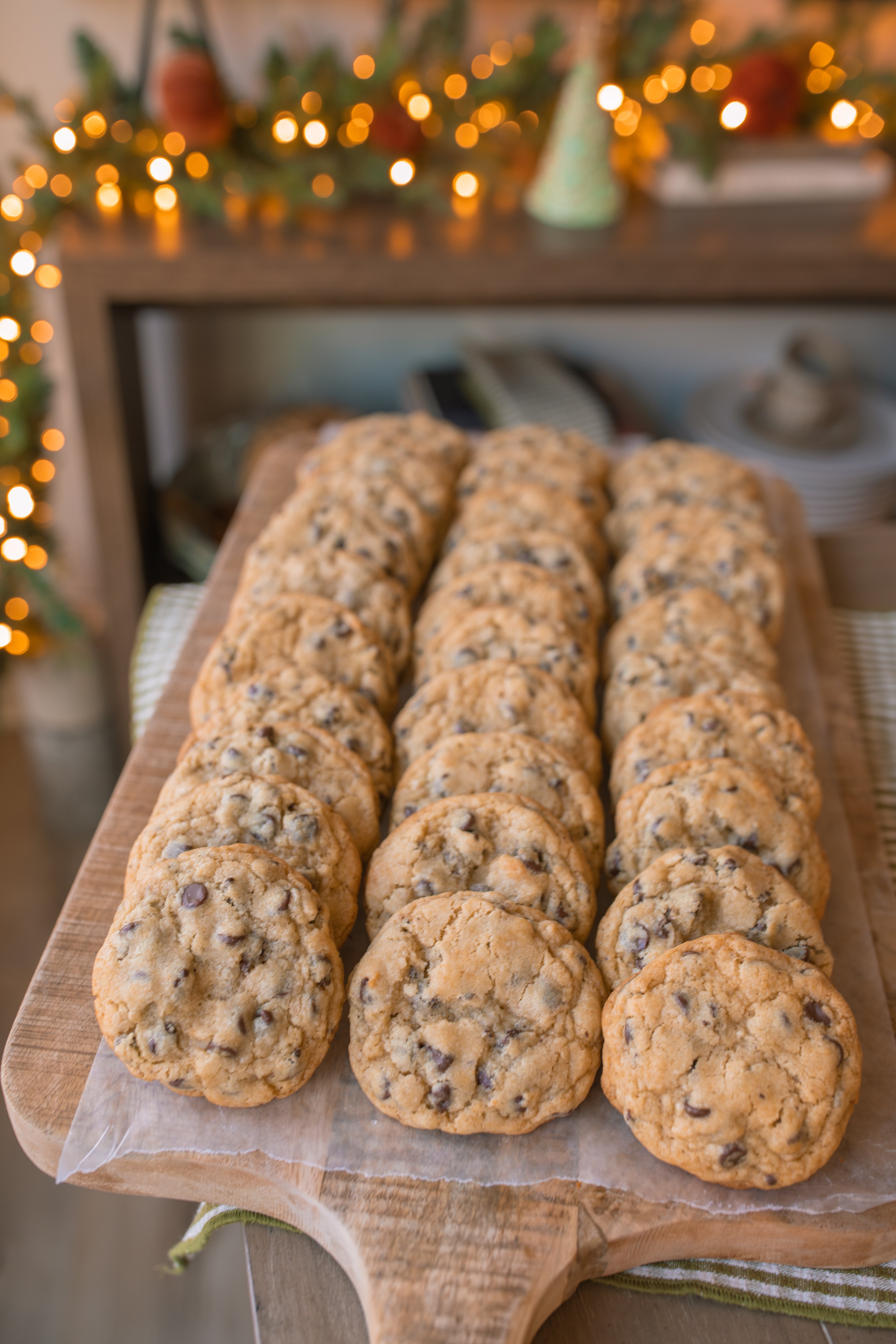 the best chocolate chip cookies, cookies, homemade, goey, soft, best chocolate chip sea salt cookies, easy overnight chocolate chip cookies, cookie dough, thick cookies, simple cookies