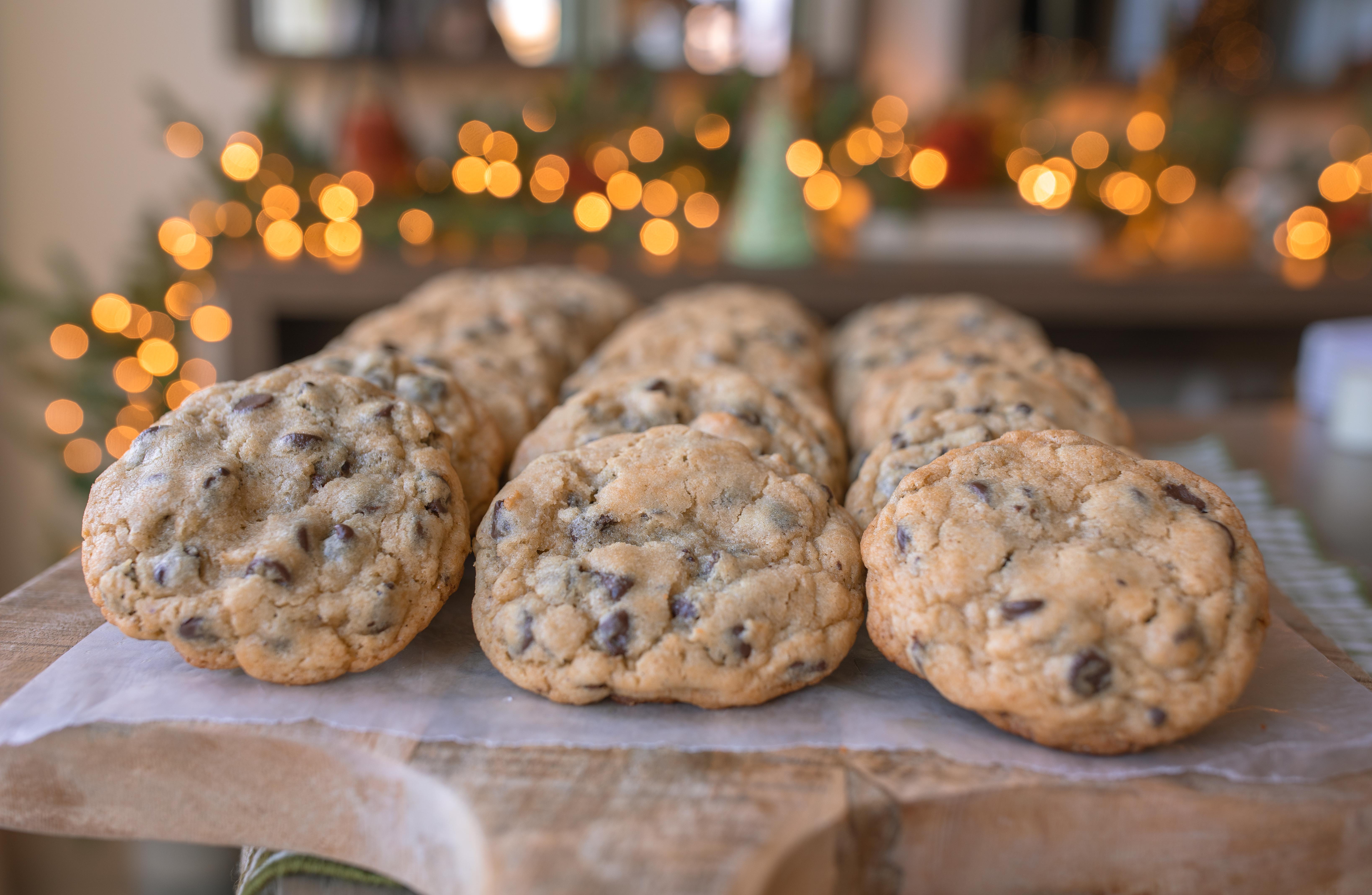 the best chocolate chip cookies, cookies, homemade, goey, soft, best chocolate chip sea salt cookies, easy overnight chocolate chip cookies, cookie dough, thick cookies, simple cookies