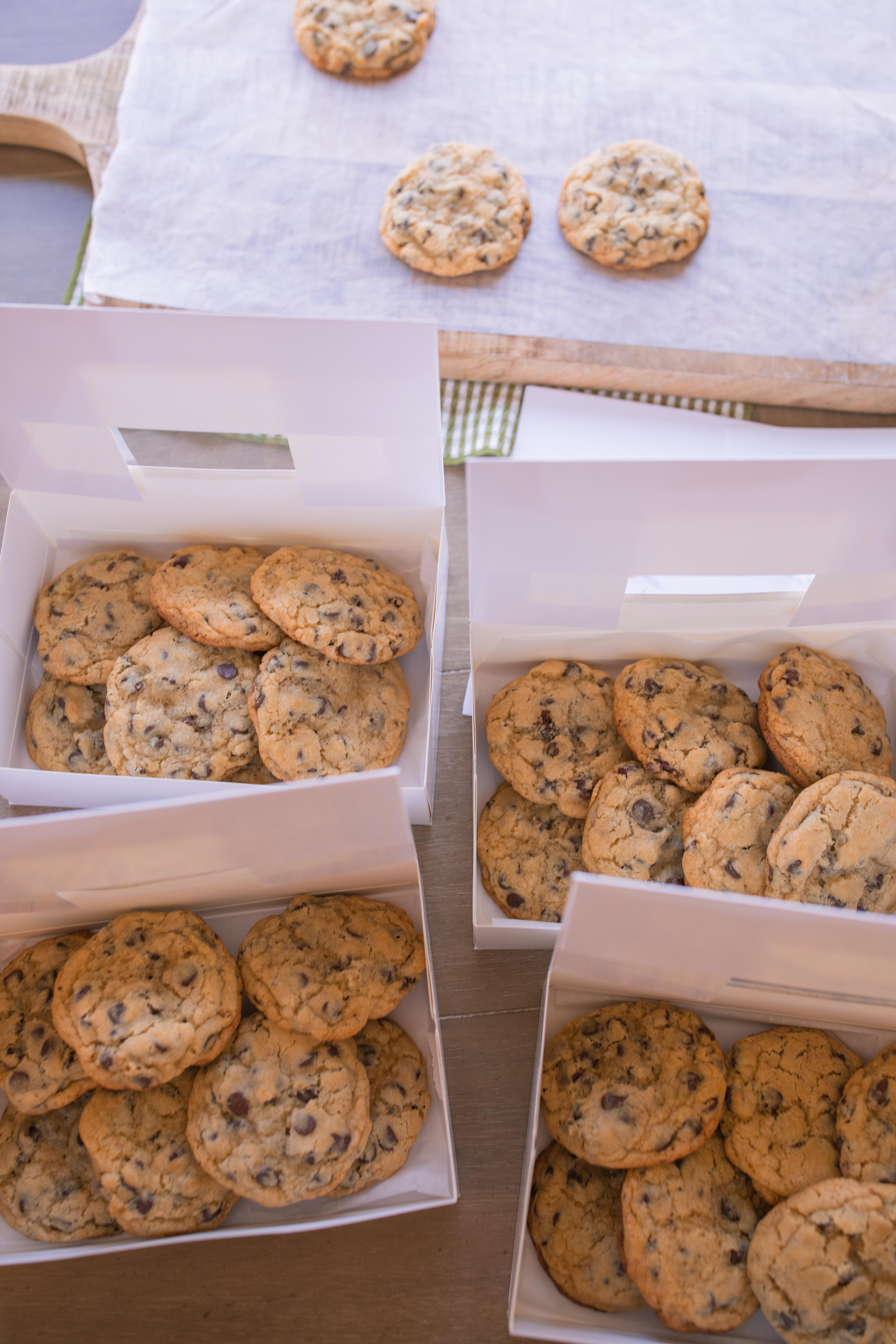 the best chocolate chip cookies, cookies, homemade, goey, soft, best chocolate chip sea salt cookies, easy overnight chocolate chip cookies, cookie dough, thick cookies, simple cookies