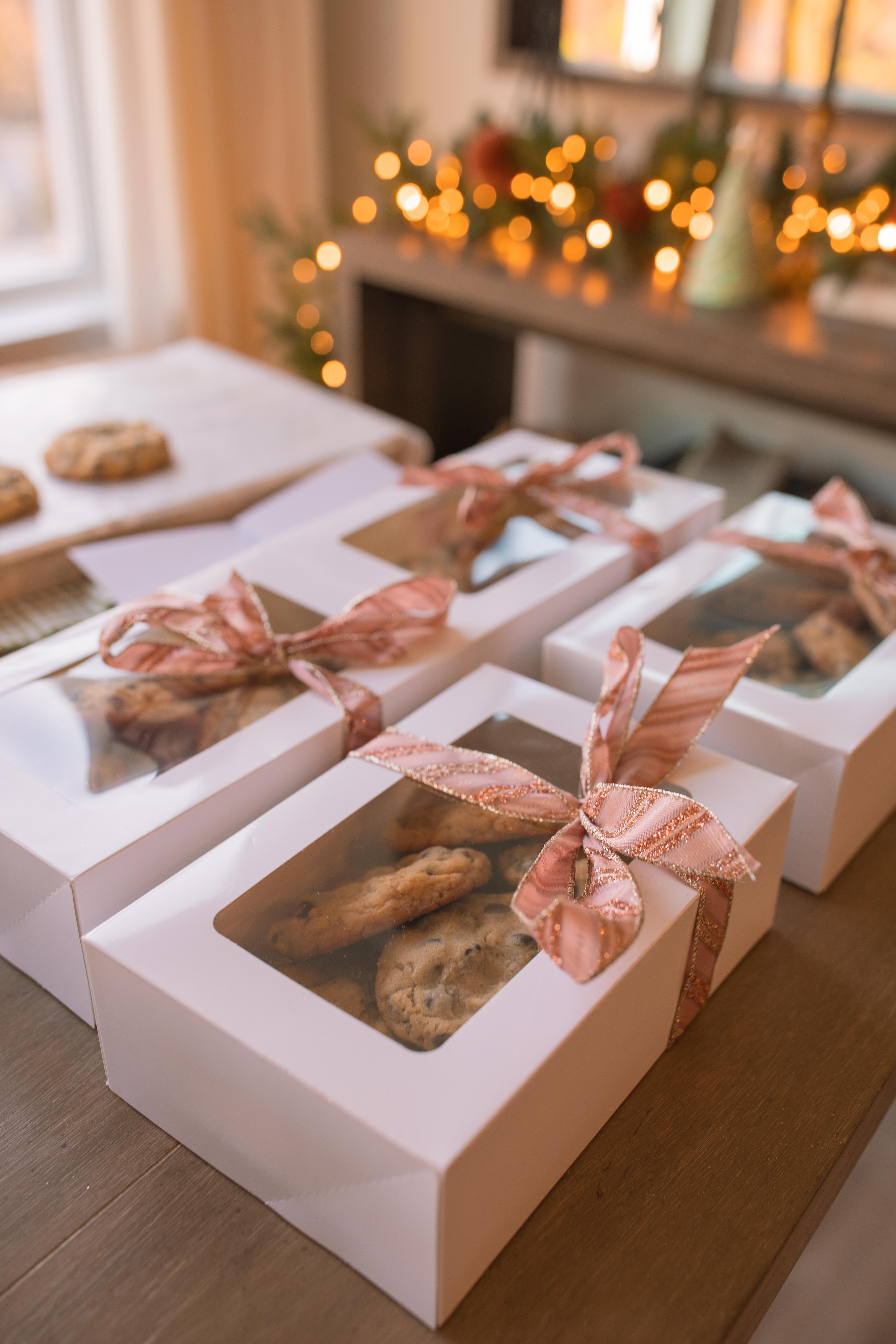 the best chocolate chip cookies, cookies, homemade, goey, soft, best chocolate chip sea salt cookies, easy overnight chocolate chip cookies, cookie dough, thick cookies, simple cookies