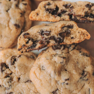 the best chocolate chip cookies, cookies, homemade, goey, soft, best chocolate chip sea salt cookies, easy overnight chocolate chip cookies, cookie dough, thick cookies, simple cookies