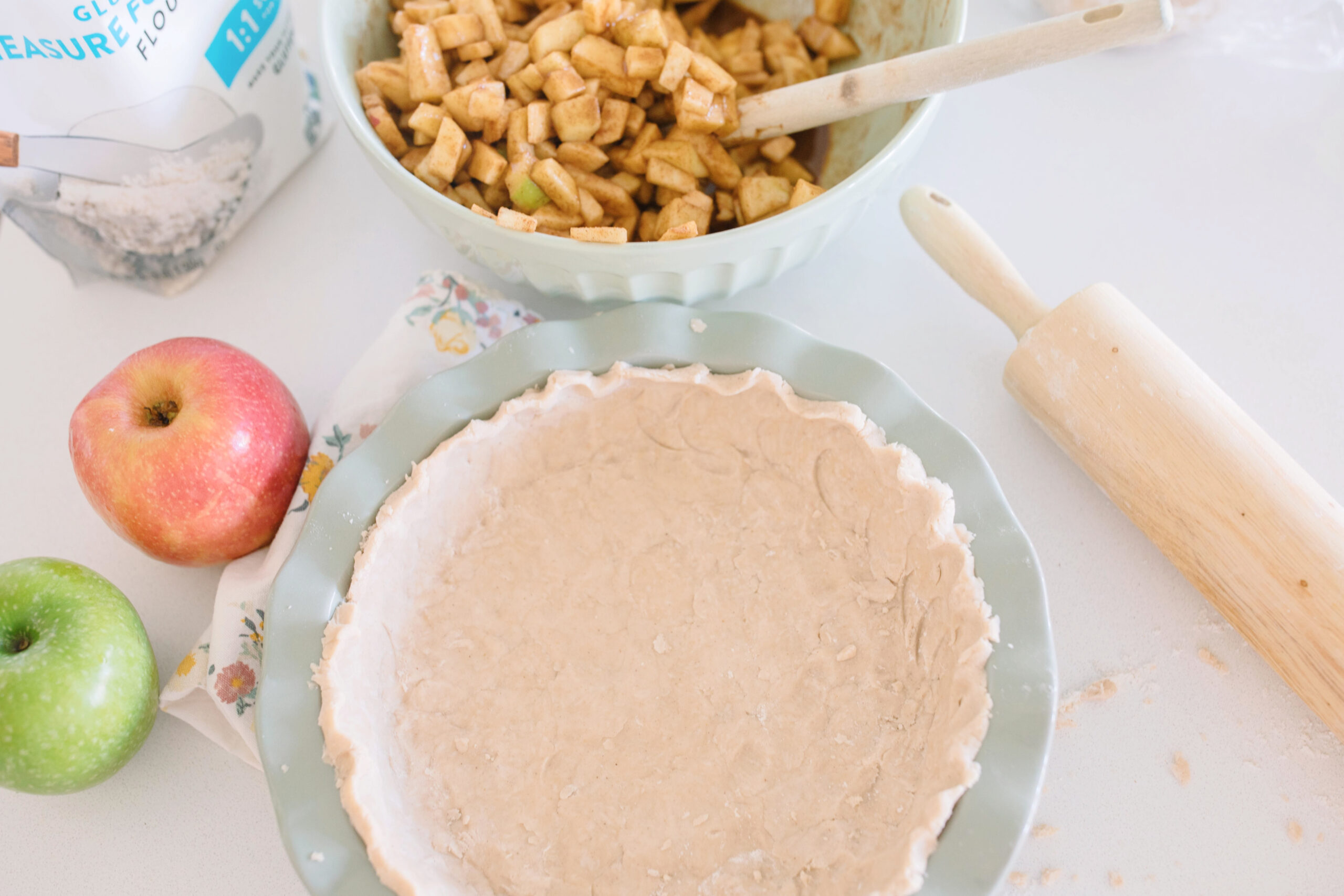 gluten-free, gluten free apple pie, gluten free pie crust, gluten free and vegan pie crust, vegan pie crust, gluten free and vegan apple pie, healthy apple pie, gluten free pie recipes, no added sugar pie, no added sugar apple pie, no refined sugars, dairy-free, sugar free apple pie, sugar free pie, low sugar thanksgiving dessert, low sugar dessert, apple pie, healthy recipes for holidays, maple apple pie, maple syrup, healthy recipes for thanksgiving