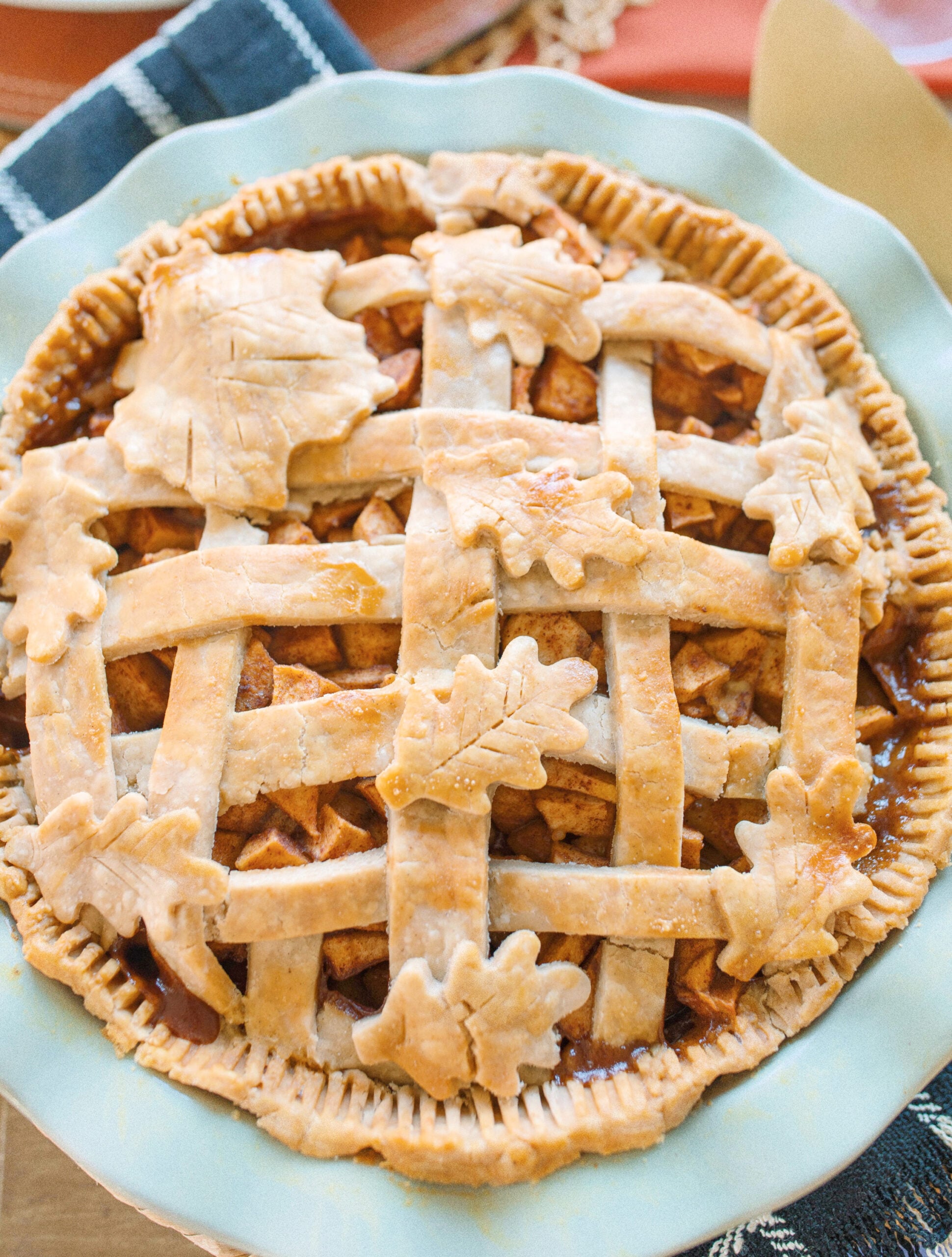 gluten-free, gluten free apple pie, gluten free pie crust, gluten free and vegan pie crust, vegan pie crust, gluten free and vegan apple pie, healthy apple pie, gluten free pie recipes, no added sugar pie, no added sugar apple pie, no refined sugars, dairy-free, sugar free apple pie, sugar free pie, low sugar thanksgiving dessert, low sugar dessert, apple pie, healthy recipes for holidays, maple apple pie, maple syrup, healthy recipes for thanksgiving